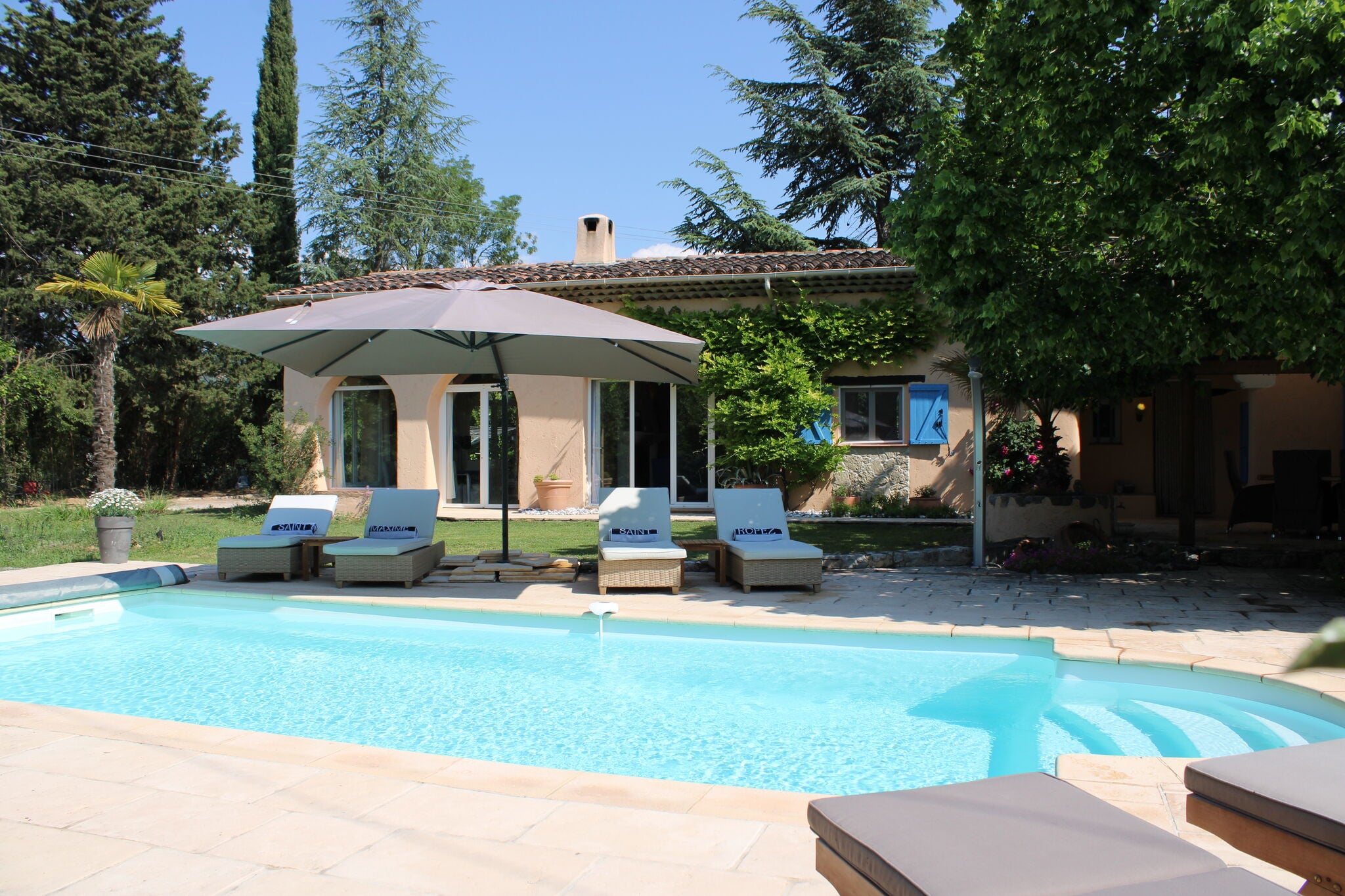 Komfortables Haus mit großem Garten und Pool in Callian
