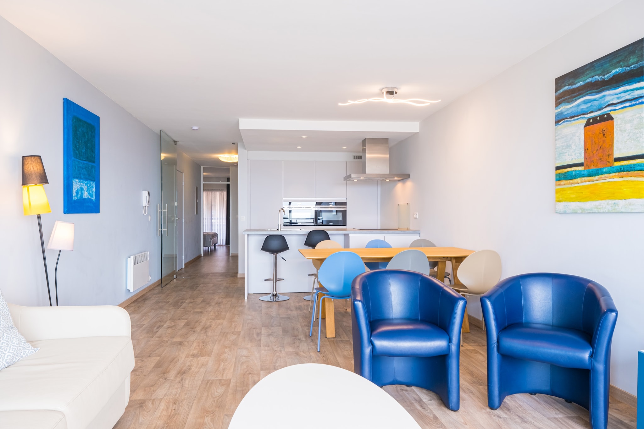 Ground floor: (Living room(double sofa bed, TV, dining table, seating area), Kitchen(toaster, coffee machine, oven, microwave, dishwasher, fridge, fridge-freezer), bedroom(double bed(twin duvet , down, 160 x 200 cm)), bedroom(single bed(90 x 200 cm), single bed(90 x 200 cm)), bathroom(shower), toilet(guest toilet), bicycle room, garage, Internet access, terrace, parking, lift)