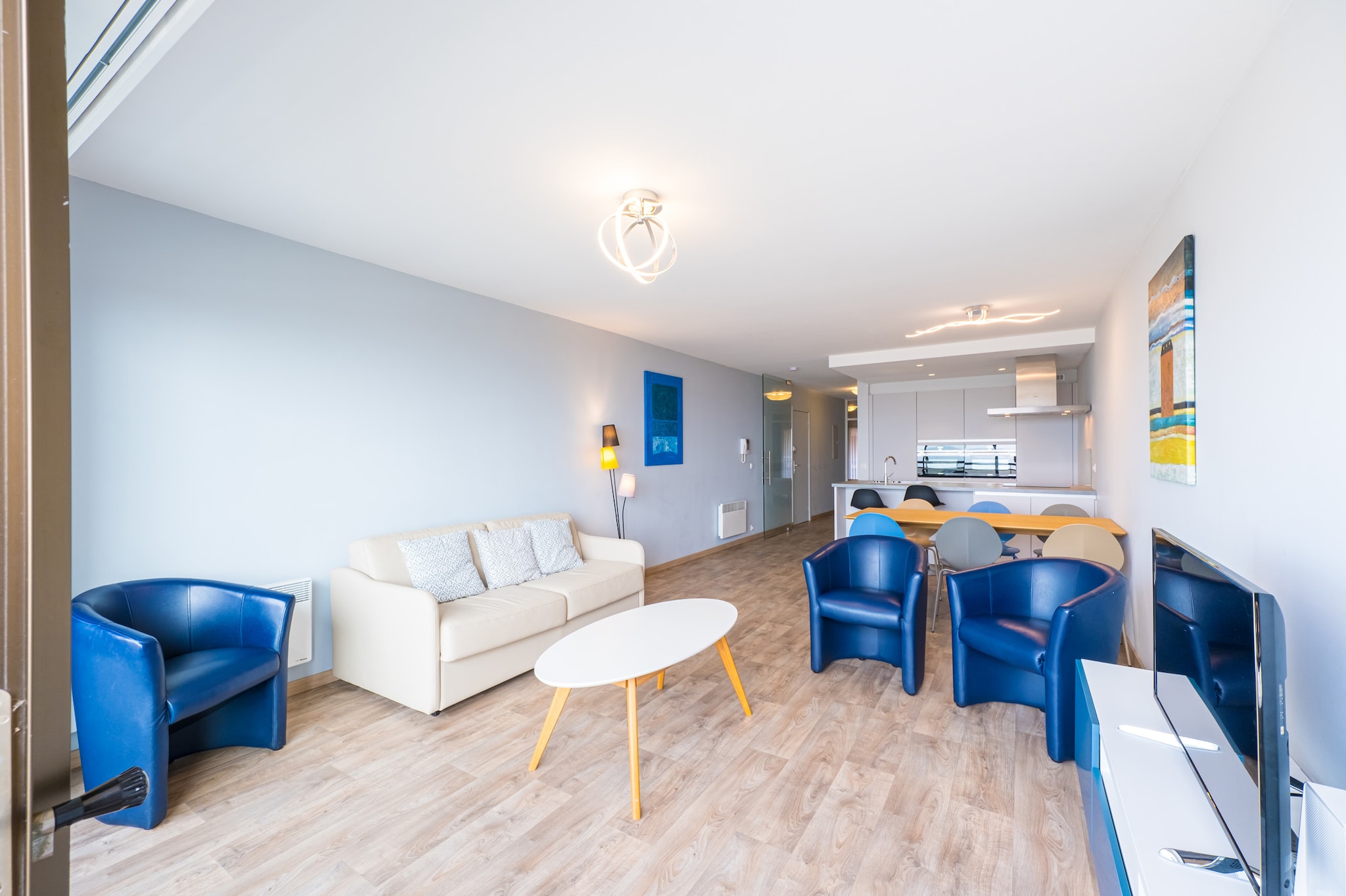 Modern apartment with direct sea view