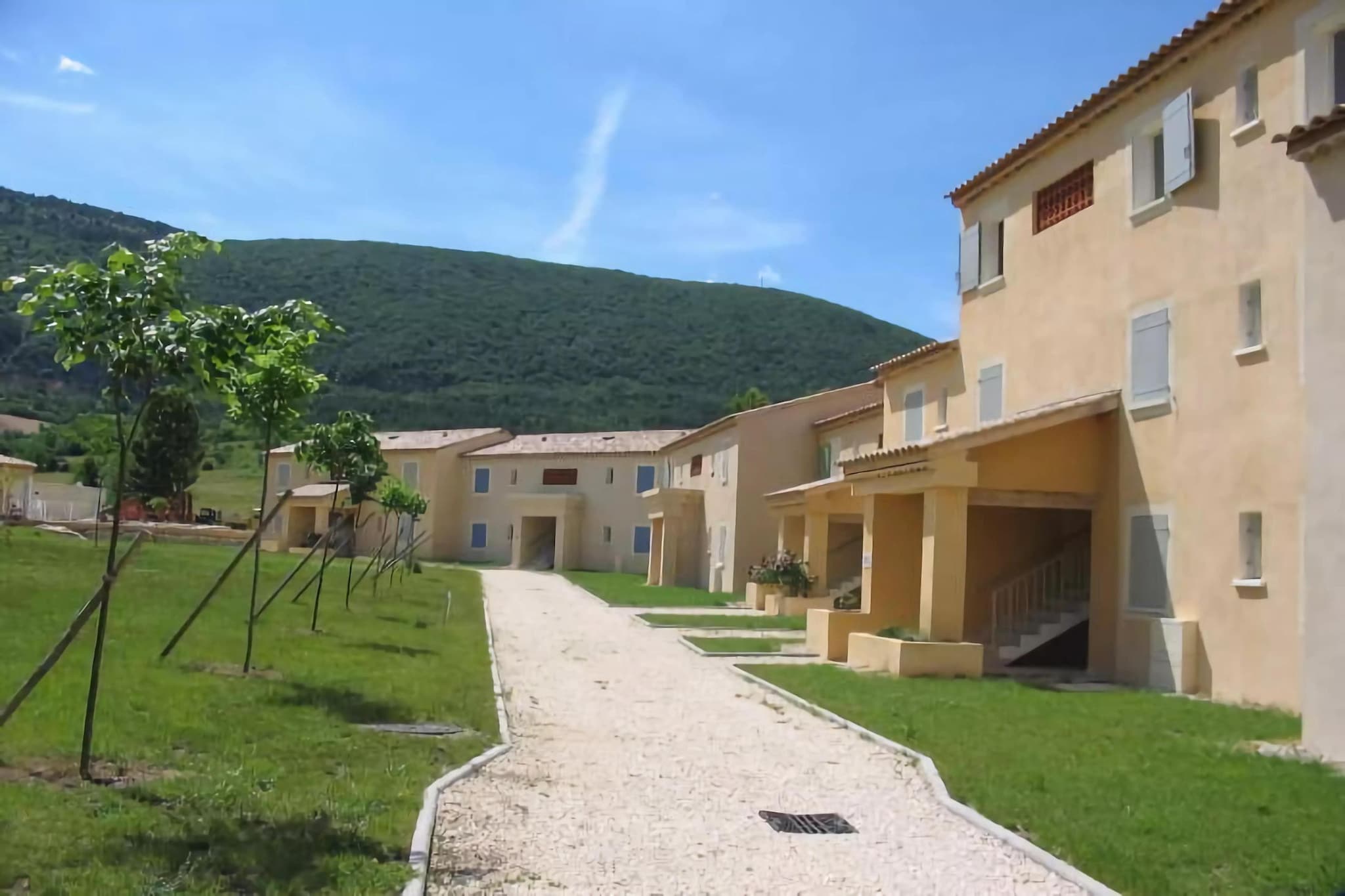 Résidence Les Sources - Montbrun-les-Bains // Apt T2 - 4 pers 2P4-Buitenkant zomer