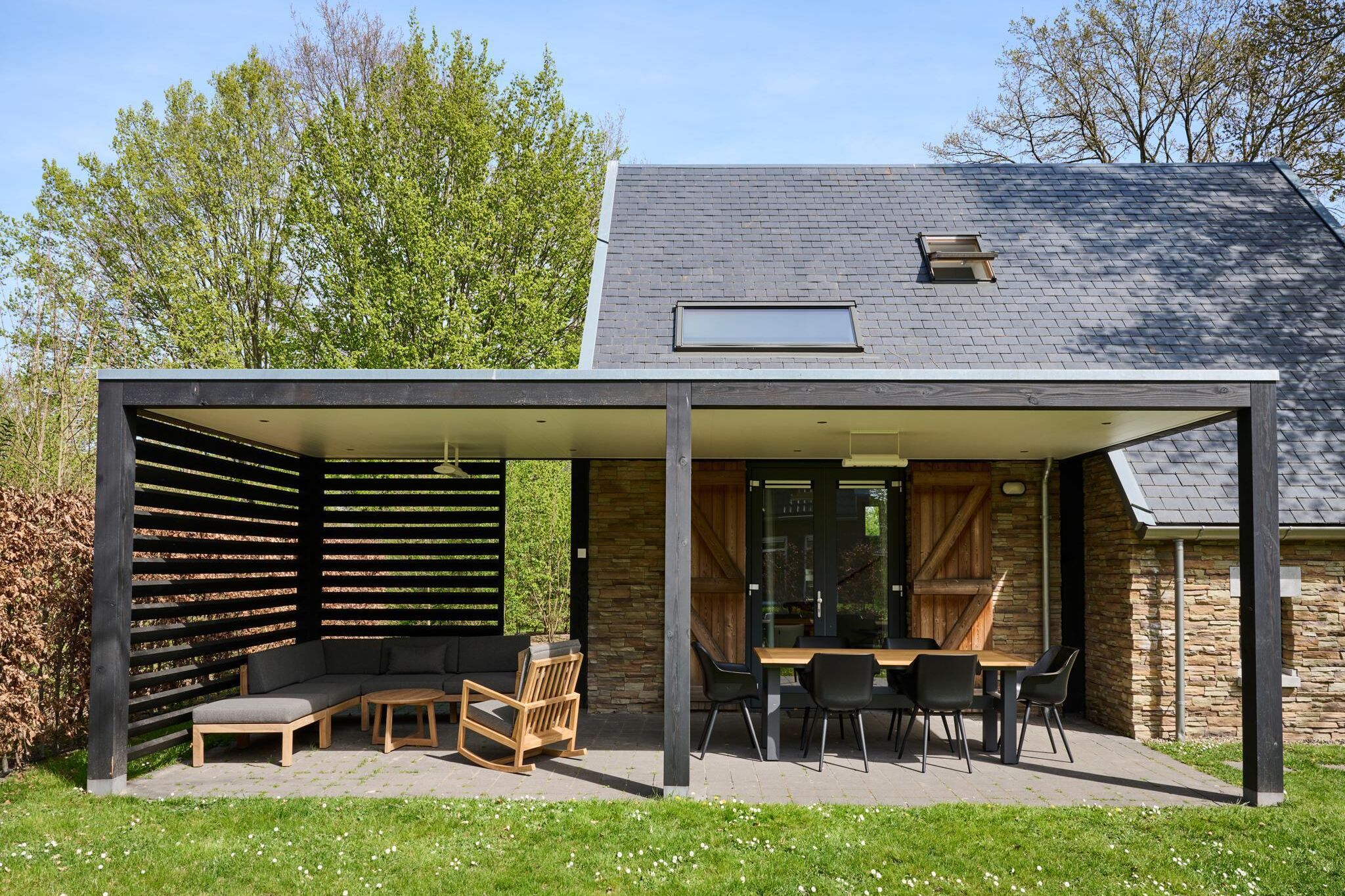 Nice villa with veranda 4 km from Maastricht