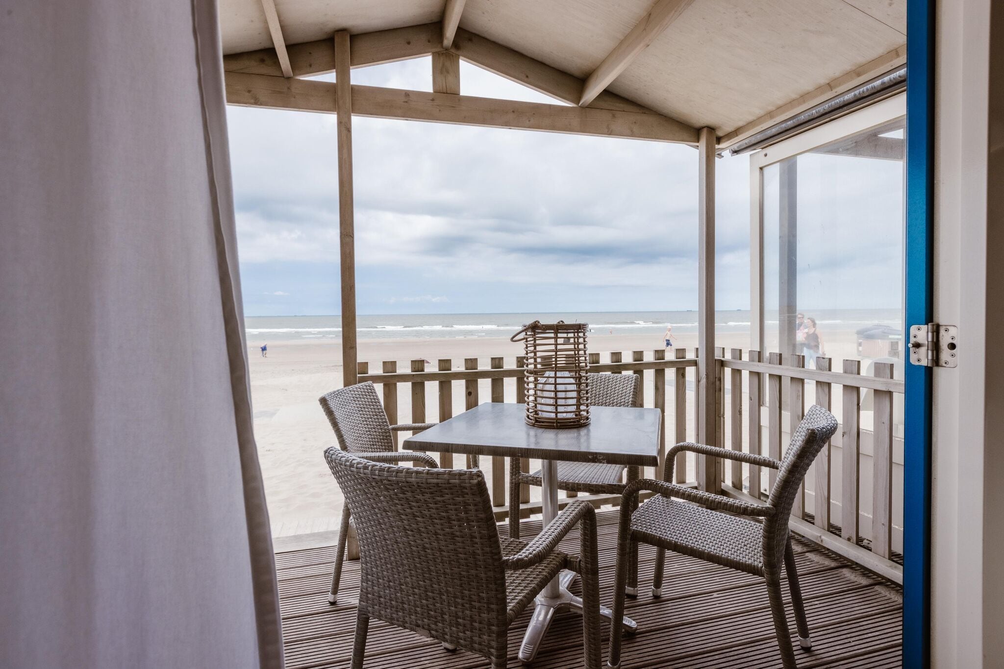 Nice beach house with direct sea view, on the North Sea beach of Wijk aan Zee