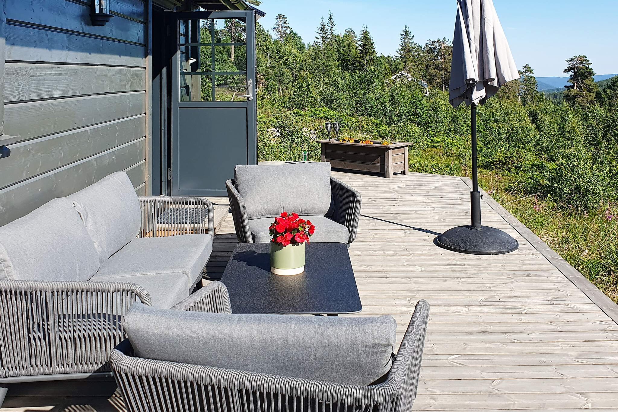 Lovely holiday home in secluded location and beautiful nature in Solåsgrenda in the southern part of Skrim with a view of Svarstad. The cabin has two bedrooms, one with a double bed and one with a single bed. There is a double sofa bed in the living room and a mattress in the loft. Bathroom with shower and underfloor heating. Well-equipped kitchen. TV in the living room but no channels, however, with free internet you can connect to streaming services like Netflix. Selection of board games available. Sunny plot and a lovely terrace for relaxation. Great hiking terrain with well-marked trails both summer and winter. Several fishing lakes nearby. In summer, there are lots of mullets and blueberries in the area. Very popular viewpoint nearby. Rich wildlife: Chance of seeing roe deer, elk, hare, and fox. The cabin is secluded and located at the end of a dirt road. Seating spaces around the cabin and outdoor furniture and barbecue. Morning sun to the southeast and evening sun to the west-northwest. In the winter, there are great skiing opportunities for cross-country skiing, and if you want to drive downhill, Kongsberg is only 30 km away. A short drive to Drammen, Hvittingfoss, and Kongsberg with shops, restaurants, water parks and other activities. NB: Toll fee to enter the cabin area of NOK 80, -