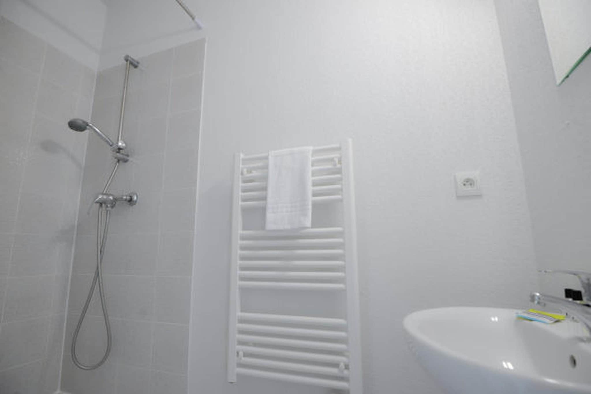 Résidence du Château de Jouarres - Azille // Apt 3 P 6 pers - Badkamer