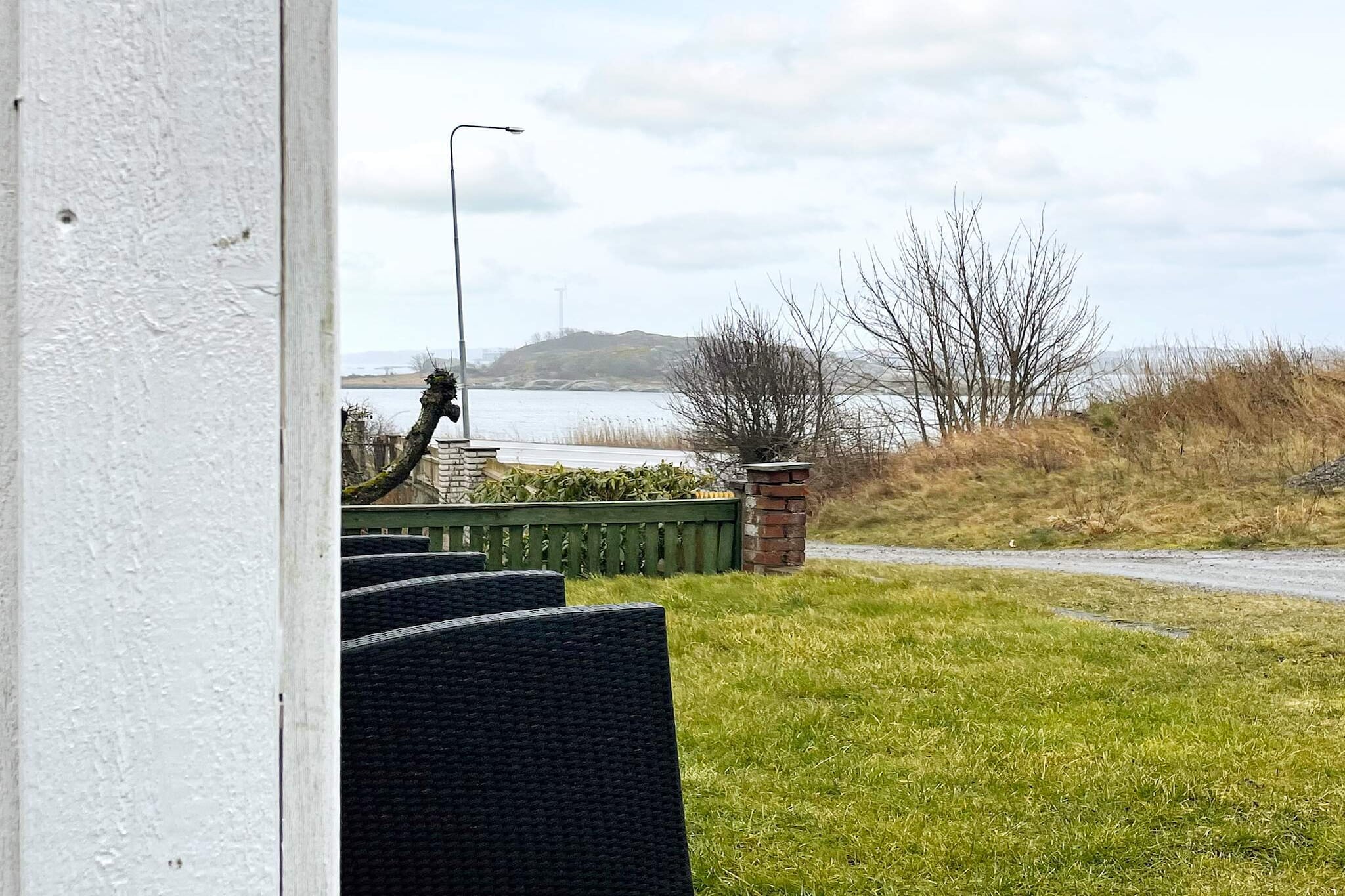 Internet Access DSL, Living room(double bed), open kitchen(stove(induction), cooker, hood, coffee machine, oven, microwave, dishwasher, fridge-freezer), Living/bed room, bathroom(washbasin, shower, toilet), heating(electric), garden furniture, parking, deckchairs, geothermal energy