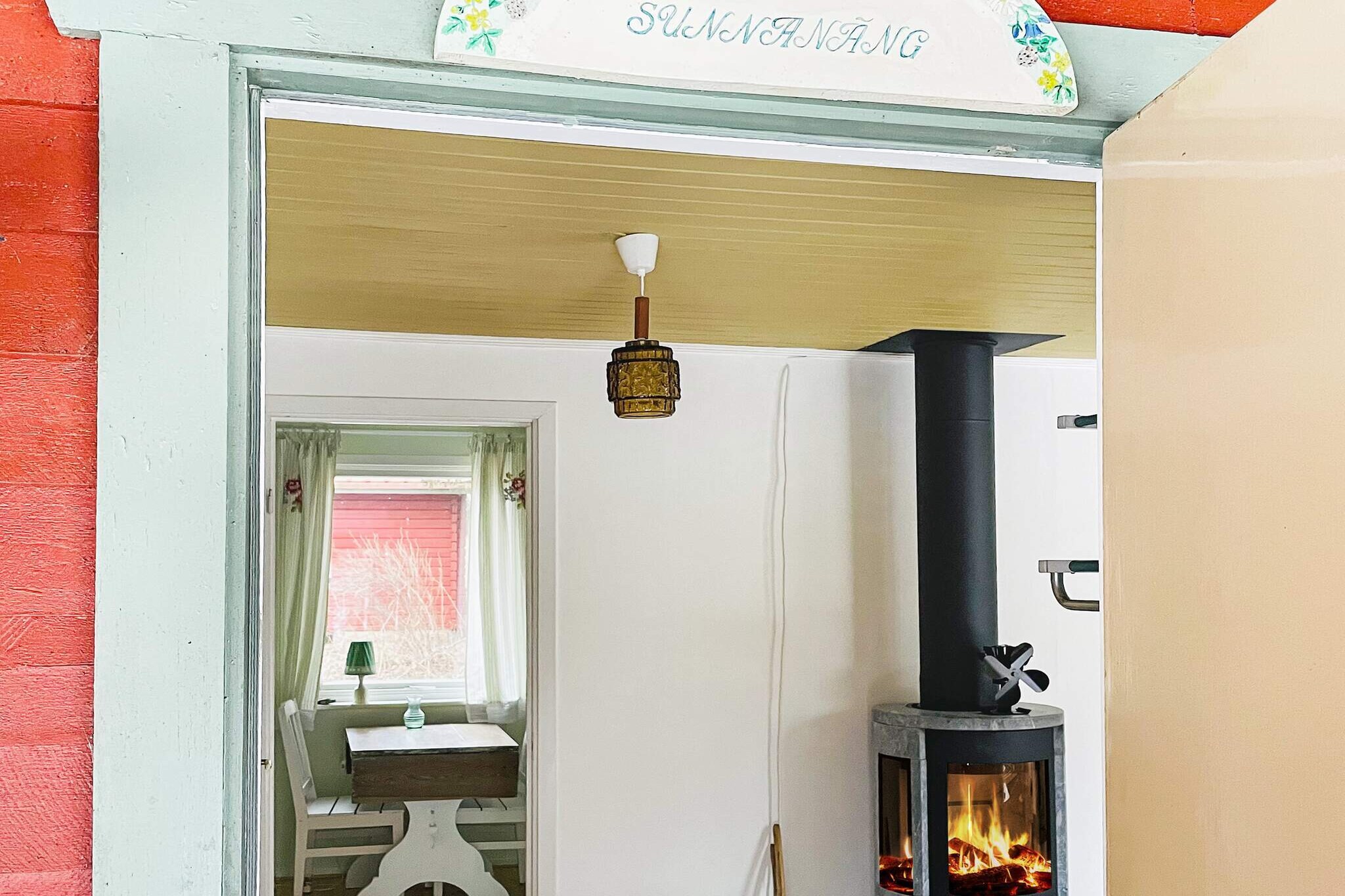 Annex: (2x single bed)\n\nInternet Access DSL, Kitchen(cooker(electric), microwave, fridge(+ freezer), water from well), Living/bed room(TV, chromecast), bedroom(2x single bed), bedroom(2x single bed), bathroom(outdoor shower(outside), washbasin), heating(electric), parking