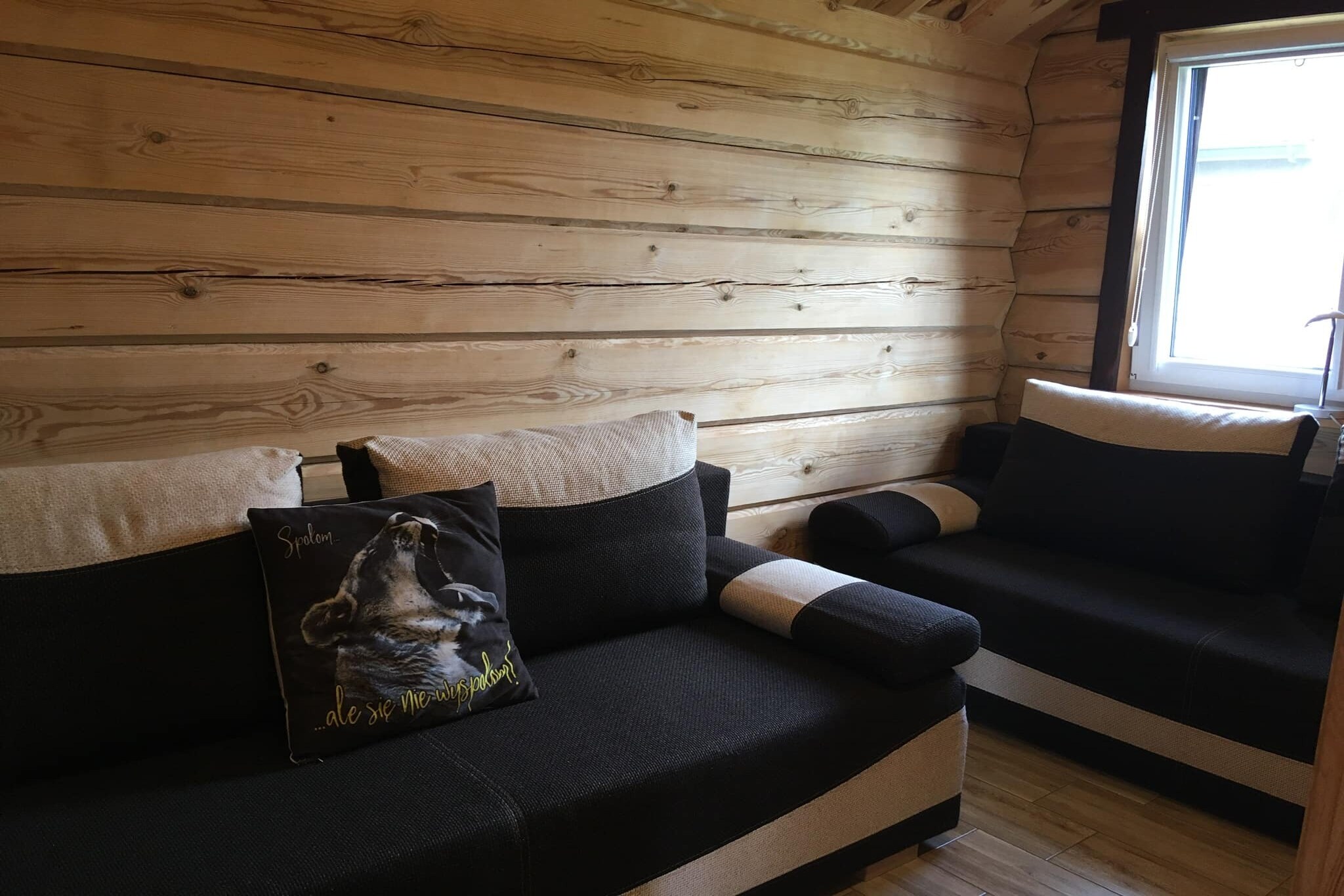 Kaktus Holiday resort sypialnia z sofami Osieki
