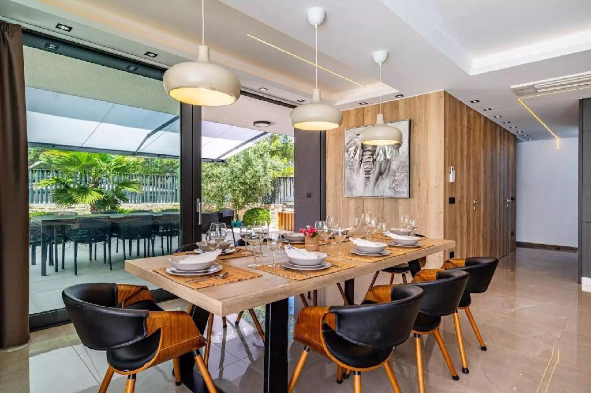 Villa Omega - Four Bedroom Villa with Swimming Pool