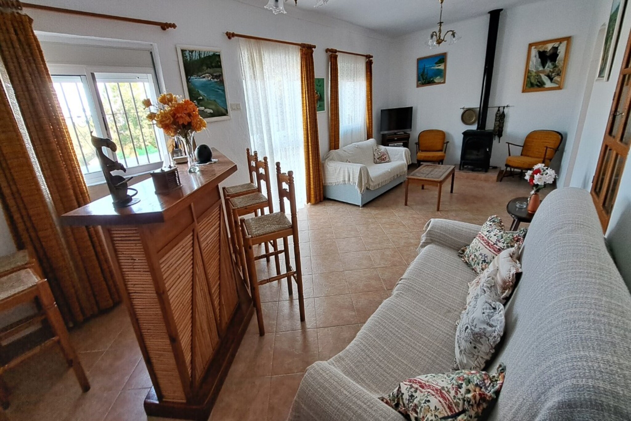 Enjoy an unforgettable holiday from this attractive accommodation in a central location close to nature. It is ideal for relaxing holidays with family or friends.
Villanueva de la Concepción is a picturesque destination that will delight nature lovers and history buffs alike. The village is surrounded by breathtaking landscapes, particularly in the nearby El Torcal Natural Park, known for its unique limestone formations formed over millions of years and offering spectacular views for walkers. Villanueva de la Concepción also has a rich history that dates back to ancient times. Admire the ruins of the fortress of Villeta and the nearby prehistoric caves of La Higuera. You can also visit to see the remains of the castle of Jeva. The Hermitage of Jeva was built by royal decree of the Catholic Monarch in 1497. In addition, the town is proud of its traditional gastronomy, with delicious local dishes with goat cheese, olive oil and wine. The supermarket is 3 km, La Joya is 2 km, and Hotel La Fuente del Sol 2.8km. A visit to Lobo Park 10.7 km, Caminito del Rey 23.4 Km, Torcal de Antequera 18.4 Km and Antequera 19.km (World Heritage City) is quite possible too. The Antequera Dolmens Site is located in the heart of Andalusia, in southern Spain, the site comprises three megalithic monuments: the dolmen of Menga, the dolmen of Viera and the tholos of El Romeral, and two natural monuments: the mountain formations of La Peña de los Enamorados and El Torcal. It is Malaga's first Spanish property and megalithic complex to be declared World Heritage. Several routes through its imposing landscapes make you walk through unique places sculpted by the whim of nature like Palace of Nájera - Museum of the City of Antequera, San Sebastián Parish Church - San Sebastián Square, Slope of San Judas and viewpoint of Las Almenillas. Monumental site of the Alcazaba, arch of the Giants, and The Royal Collegiate Church of Santa MarÃa la Mayor.
The holiday home has its own indoor swimming pool and a beautiful garden with comfortable furniture. Prepare a meal of your choice in the well-equipped kitchen or show off your cooking skills on the barbecue. There is parking available for the car and you can end your holiday in style with a drink on the balcony.
About Belvilla:
When you stay in a Belvilla home, you can rest assured of a unique holiday home in ideal surroundings at an attractive price. The portfolio of accommodations consists of more than 40,000 holiday homes in 20 European countries. Interested in a weekend getaway, a summer or winter sports holiday or simply a short break? Do you prefer the coast, countryside or mountains? Whatever your preference, there is a Belvilla home to meet your needs, from a cosy gîte for two to a castle big enough for the entire family, from an apartment in the heart of Rome to a cabin in the middle of nowhere, from a simple tree house to a luxury dream villa and from close to home to the other side of Europe.
A Belvilla home gives you the freedom to enjoy breakfast in your pyjamas or continue a good conversation into the morning hours without having to worry about the bar's closing time. Prepare gourmet meals with fresh local ingredients in your own kitchen and take advantage of having your own swimming pool to do as many cannonballs as you want! In other words, you can enjoy complete privacy in your home away from home.