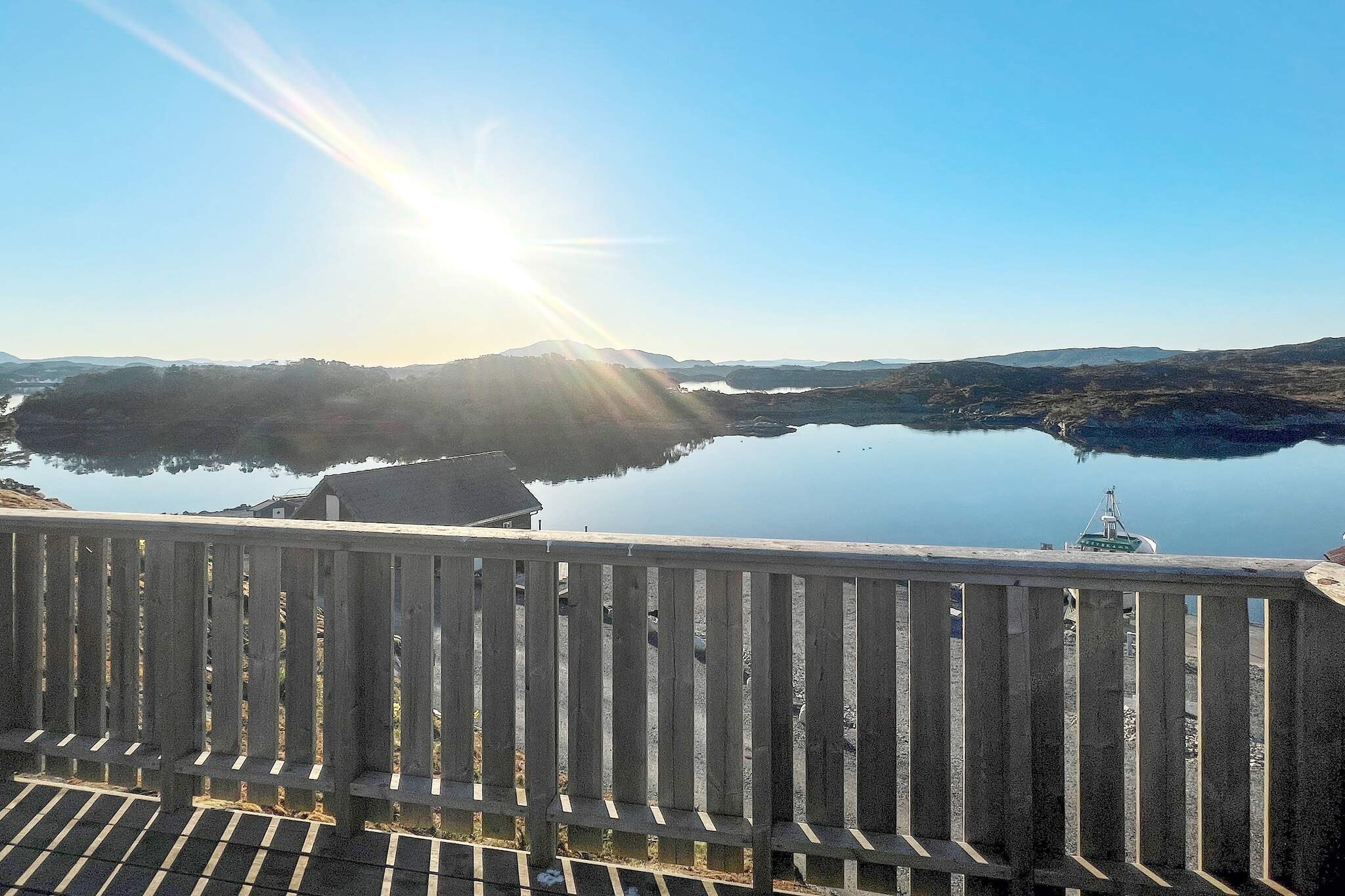 Internet Access DSL, open kitchen(coffee machine(filter), waffle iron, fridge, freezer(60-99L), tumble dryer, washing machine), Living/bed room(18 m2)(TV), bedroom(double bed), bedroom(2x bunk bed), bedroom(3x bunk bed), bathroom(floor heating)(bathtub or shower, washbasin, toilet), heating(electric), terrace(60 m2), garden furniture, BBQ, parking, fish cleaning table