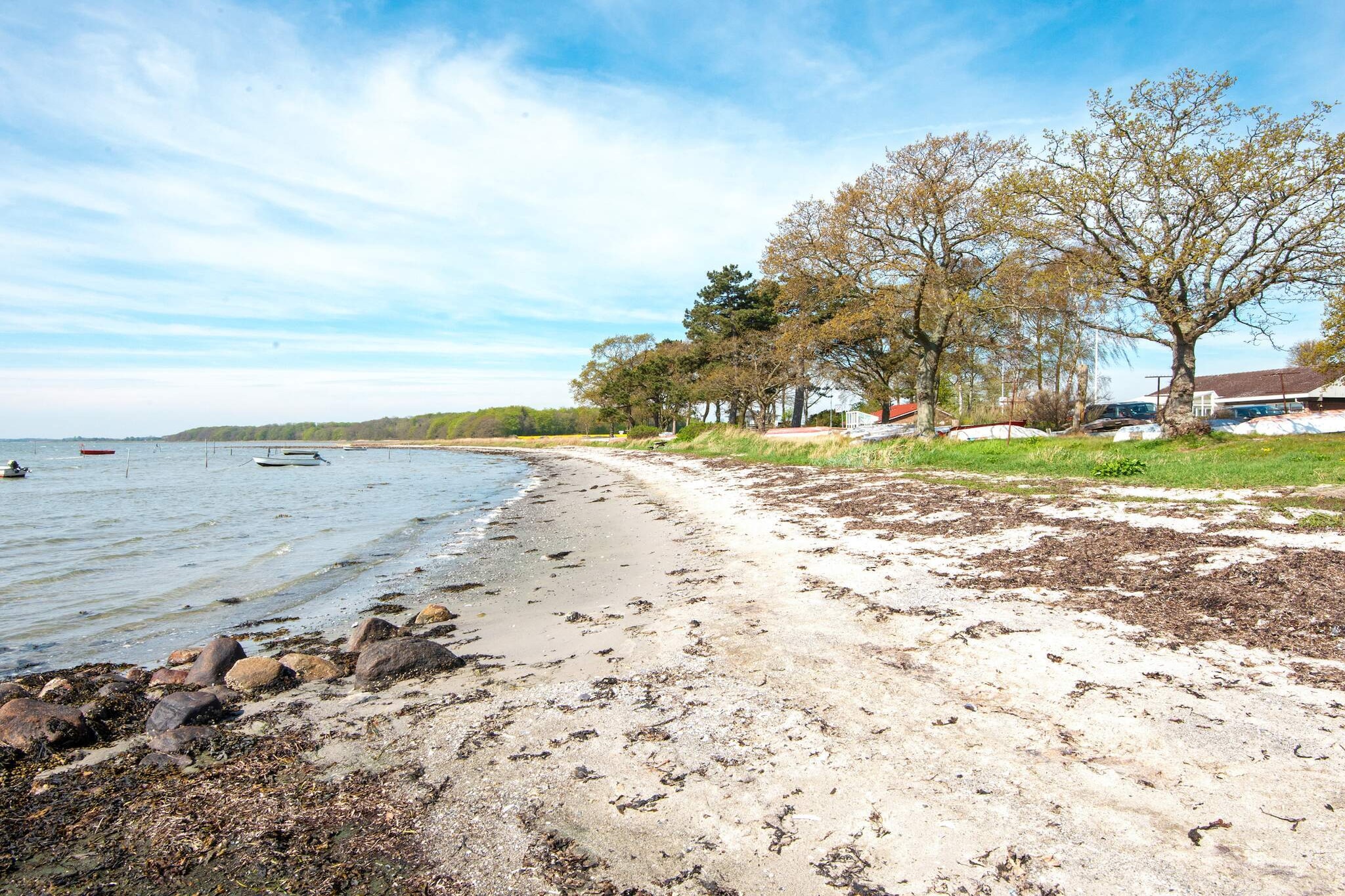 Internet Access DSL, Kitchen(stove(induction), oven, microwave, dishwasher, fridge-freezer), Living/bed room(TV, chromecast), bedroom(double bed, 2x bunk bed), bedroom(2x bunk bed), bedroom(double folding bed), bathroom(tumble dryer, washbasin, shower, toilet, washing machine), cot, heating(electric), terrace, garden furniture, play equipment, high chair