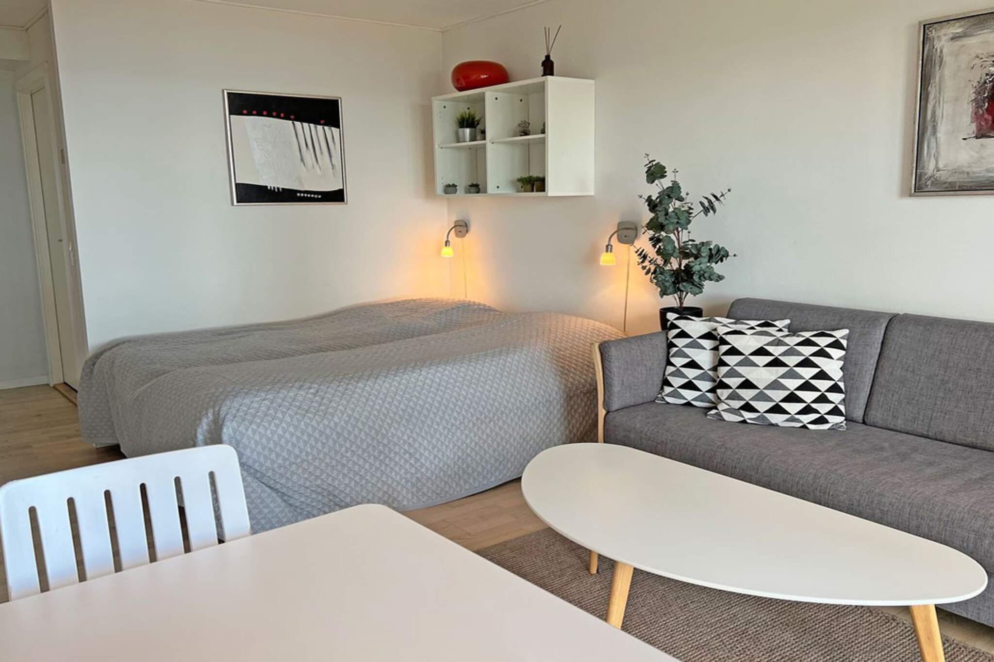 Living/bed room(2x single bed, TV(german television channels, danish TV channels (DR1 and TV2), swedish TV channels), cooker(2 ring stoves), coffee machine, oven, fridge(+ freezer)), bathroom(washbasin, shower, toilet), heating(electric), terrace, garden furniture