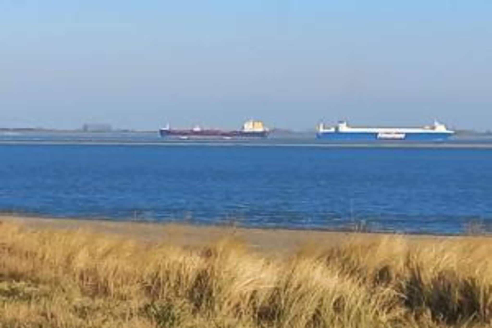 Kustwoning Baarland in Zeeland-Gebieden zomer 20km