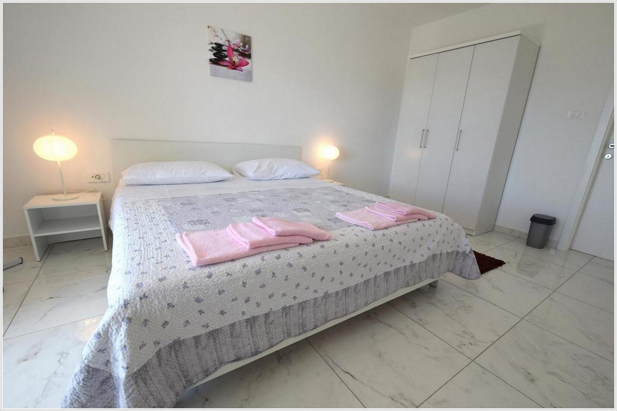 Living room, dining room, Kitchen, Bedroom with bathroom(double bed), Bedroom with bathroom(double king size bed), Bedroom with bathroom(single sofa bed, double king size bed), Bedroom with bathroom(single sofa bed, double king size bed), bathroom(toilet, bath tub, bidet), bathroom(toilet, shower), bathroom(toilet, shower), bathroom(toilet, shower), guest toilet, Play area, Gamesroom, TV, dining table, stove, seating area, electric kettle, toaster, hood, coffee machine, oven, microwave, dishwasher, fridge, freezer, washing machine, air conditioning, terrace, roof terrace, garden, sun loungers, BBQ, parking, private outdoor pool, play equipment, high chair, ironing board, iron, hairdryer