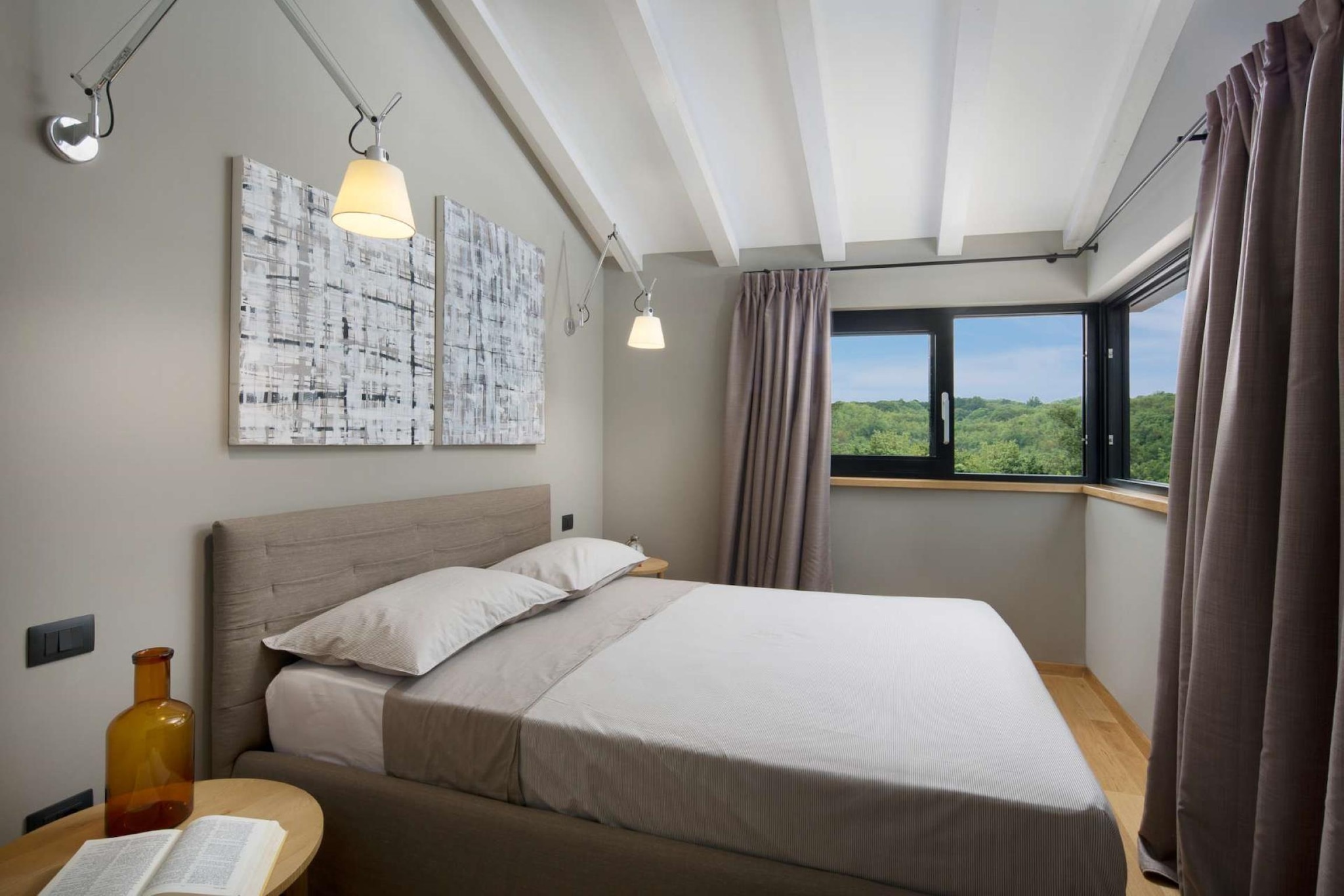 Ground floor: (Kitchen(stove, toaster, coffee machine, oven, microwave, dishwasher), Living/diningroom(TV, dining table, decorative fireplace, seating area))\n\nOn the 1st floor: (bedroom(double bed), bedroom(single bed, single bed), bathroom(shower, toilet), bathroom(shower, toilet))\n\nbalcony or terrace, terrace, bicycle storage, parking, private outdoor pool, table tennis table