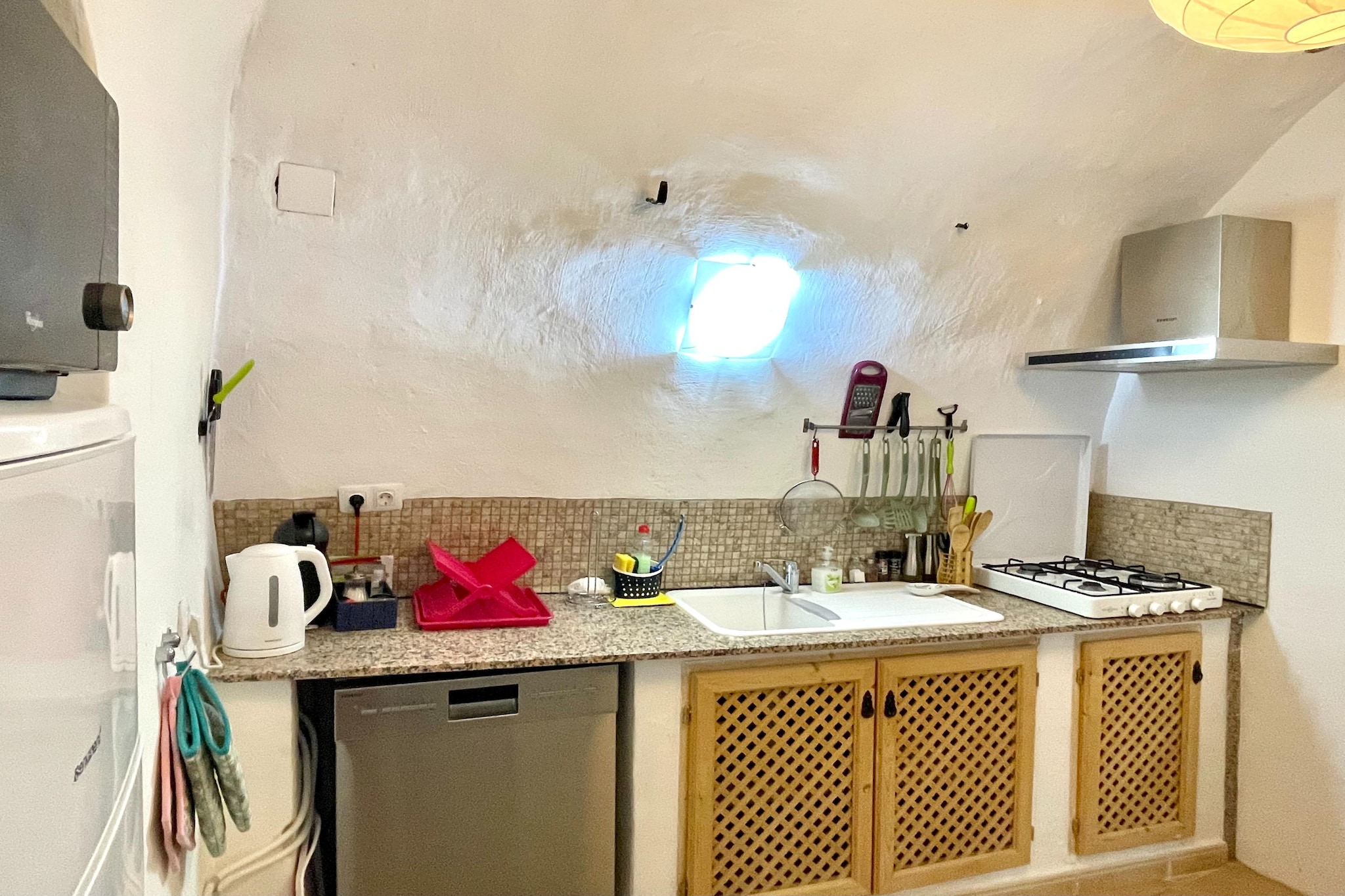 Ground floor: (Entrance(reachable from the outside), open kitchen(hob(4 ring stoves, gas), electric kettle, toaster, hood, coffee machine, microwave, dishwasher, fridge-freezer, Juicer), Living/diningroom(TV(flatscreen, international television channels), dining table, fireplace, seating area), bedroom(double bed(150 x 210 cm)), bedroom(single bed(90 x 210 cm), single bed(90 x 210 cm)), bathroom(shower(adapted for disabled), washbasin, toilet(adapted for disabled), hairdryer), recreation room(shared with other guests)(seating area, play equipment), terrace)\n\nwashing room(washing machine, ironing board, iron), shower, garden, garden furniture, BBQ(shared with other guests, gas), parking, swimming pool(shared with other guests, indoor, opened from Jan upto and including Dec), high chair, party games, baby crib(free)