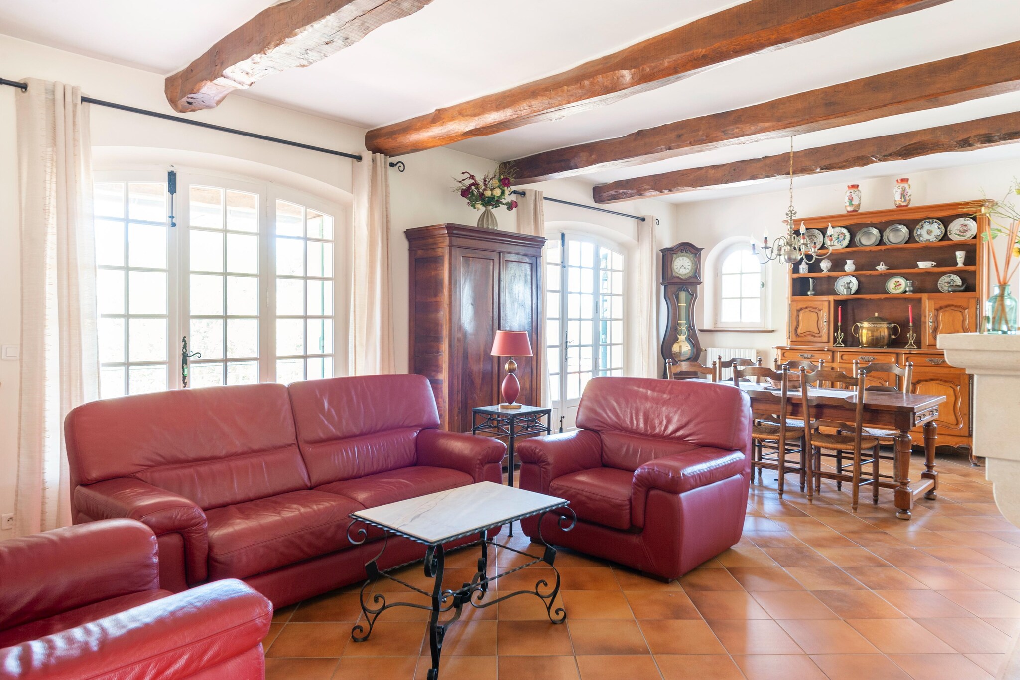 Charming ProvenÃ§al villa 10 minutes walk from the center of Vidauban. This charming accommodation is ideal for holidays with family or friends in the heart of Provence. The owner lives in a separate part of the main house.

You can get bread on foot in the village and take beautiful walks in the vineyards. The region is lively and at the same time there is a kind of tranquility as you drive between the vineyards, from village to village. It is very beautiful ! In the meantime, you can stop at many wine chateaux, taste some wine and take home a bottle. The beach is particularly accessible: in half an hour, you are on the white beaches of Sainte Maxime, FrÃ©jus and Saint-RaphaÃ«l.

For children and adults, a stone's throw from the city center and on the edge of the Argens, the family-friendly Vidauban Water Park, fun and refreshing, is dedicated to walks, entertainment and outdoor activities.

The accommodation is comfortably furnished and the well-equipped kitchen allows you to prepare your favorite dishes. But of course you can also show off your grilling skills on the barbecue, after spending the afternoon relaxing on one of the deck chairs in the sun. Air conditioning will keep you cool on hot summer days.