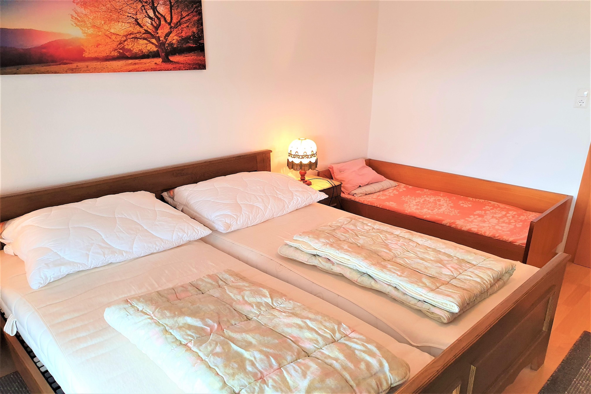 Ground floor: (Entrance, open kitchen(seating area, hob, electric kettle, coffee machine, oven, dishwasher, fridge-freezer, washing machine), Living/bed room(double bed), bedroom(single bed, double bed, TV), bathroom(shower, washbasin), bathroom(washbasin, washbasin, toilet, toilet))\n\nterrace(90 m2), garden, parking, table tennis table