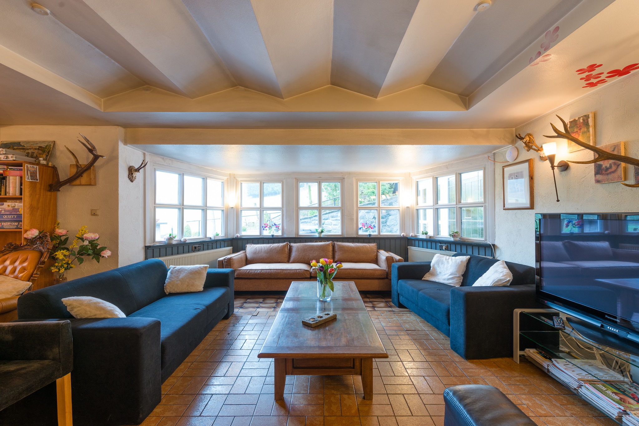 These two elegant country homes in Winterberg-ZÃ¼schen offer a dreamlike setting for up to 50 guests, just 25â€¯m from the ski slopes and nestled at the forestâ€™s edge. With panoramic views over the low mountain range, theyâ€™re perfect for ski holidays, weddings, birthdays, or group retreats. Each house features spacious lounges, fireplaces, private terraces, and fully equipped kitchens for shared meals or catered celebrations.

Winterbergâ€™s vibrant scene is just minutes awayâ€”ski by day, enjoy concerts, cinema, or aprÃ¨s-ski nightlife by night. From snowboarding and cross-country skiing to paragliding, hiking, and mountain biking, the region offers year-round adventure. Guests can explore golf courses, toboggan runs, horseback trails, and even bowling alleys and nightclubs. With live music pubs, cozy cafÃ©s, and scenic trails, this property blends nature, comfort, and culture in one unforgettable stay2.