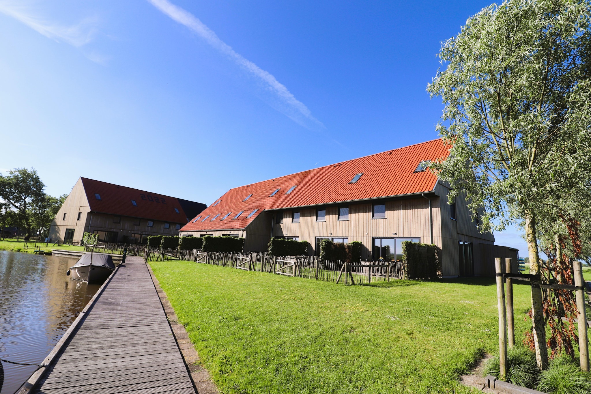 Friese Villa in Leons - Exterior in summer