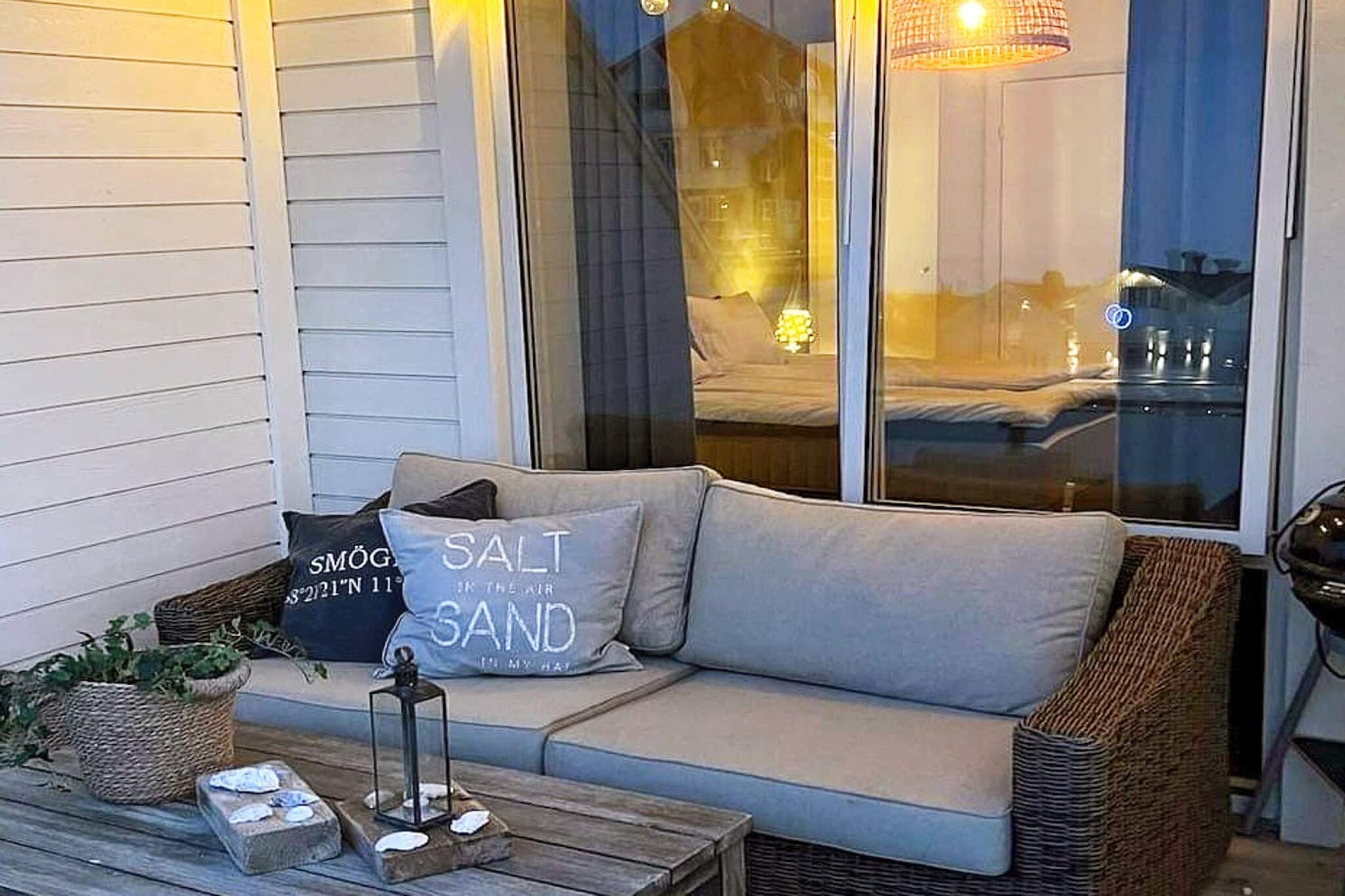 With a view towards the SmÃ¶gen pier and with a fantastic view out to sea from the generous terrace is this fresh apartment. The kitchen and living room are open plan with a view of the water directly outside the windows. A fresh bathroom that is also equipped with a washing machine. You have a bedroom with a comfortable double bed and a sleeping alcove with two beds in a bunk bed, where the bottom bed is slightly wider. If you want to relax after the day's excursion in comfortable sofas, the living room is perfect, there is also a TV if a program appeals to you. But the natural place to spend time in the apartment will definitely be the terrace. Enjoying your breakfast outside when SmÃ¶gen starts to come to life is quality time. For the fun-loving, everything from bars to excellent restaurants is within walking distance. Everyone who has been in SmÃ¶gen during the summer appreciates having access to a private parking space, which you have if you rent this apartment. On rainy days and when you leave the apartment, all cushions on the terrace must be put inside the apartment. Welcome! Good to know: Own bed linen and towels are brought by the guest himself. Blanket and pillow are in the cabin.