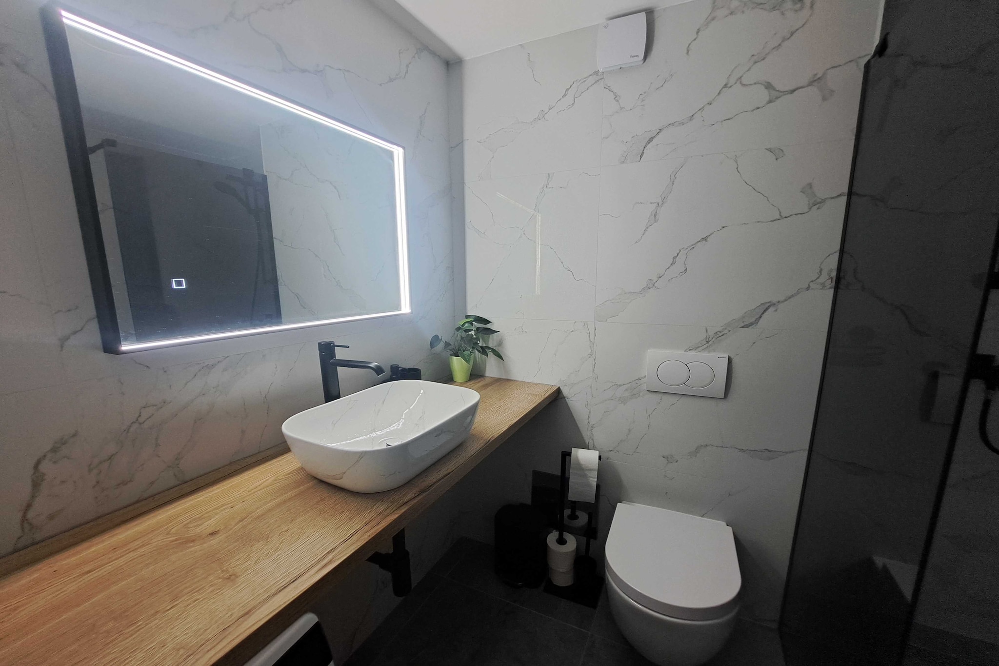 Apartment Precious View - One Bedroom Apartment with Sea View and City View-Badkamer