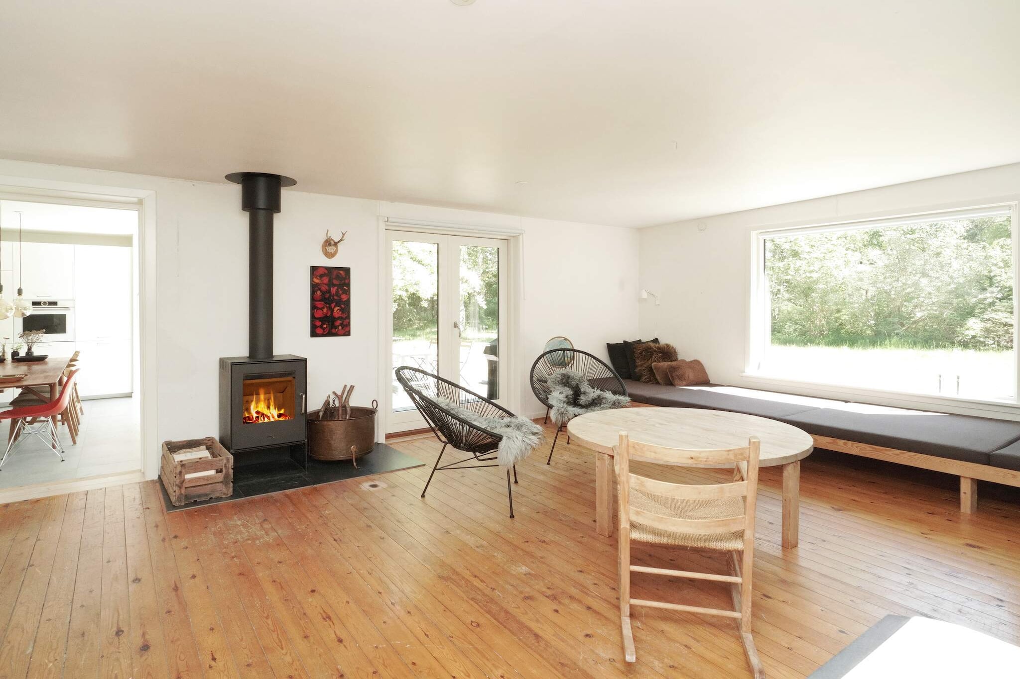Kitchen(stove(induction), oven, dishwasher, freezer(60-99L), fridge-freezer), Living/bed room(2x single bed, TV, game computer, chromecast), bedroom(double bed), bedroom(double bed), bedroom(single bed, double bed), bathroom(washbasin, shower, toilet, washing machine), heating(electric), terrace, garden furniture, sun loungers