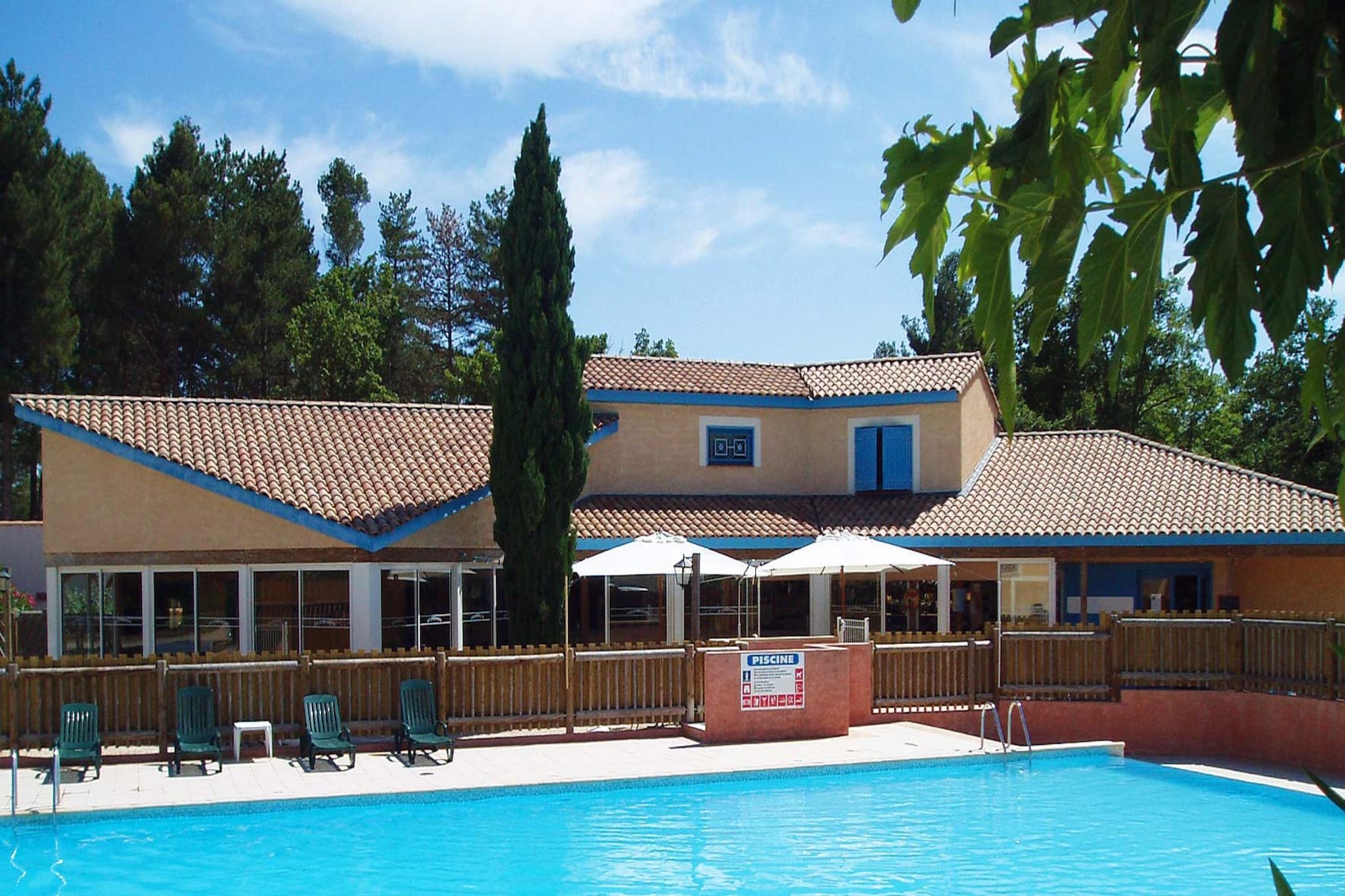 Maisonnette climatisée près du centre de Gaujac dans le Gard.