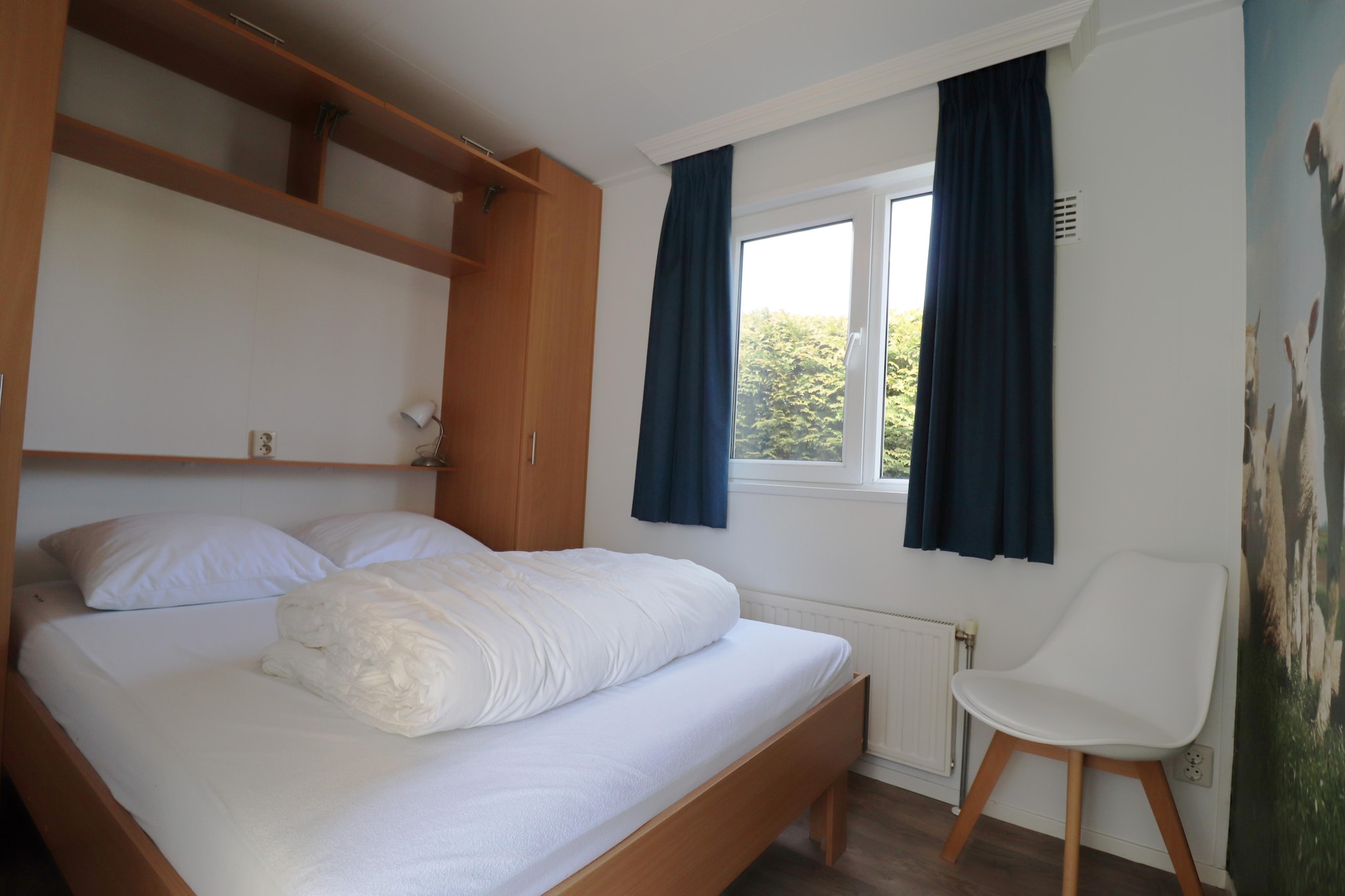 Ground floor: (Living room(TV, seating area), open kitchen(hob, electric kettle, toaster, coffee machine, oven, dishwasher, fridge), bedroom(double bed), bedroom(single bed, single bed), bedroom(bunk bed), bathroom(shower, washbasin, toilet, hairdryer))\n\ngarden, garden furniture, parking, parasol, insect screens