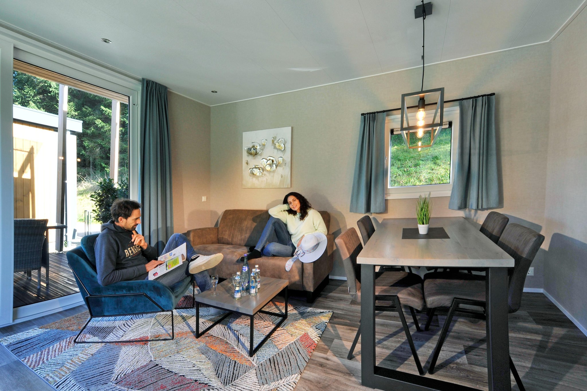 Relax in the Panorama Chalet at Camping Seeblick Toni.
The chalet has a garden and a panoramic view of the Tyrolean mountains.
A large central living room offers space for you and your family and the modern, fully equipped kitchen can be used to cook for everyone. The Gasthaus Brantlhof in the campsite will spoil you with regional delicacies if you don't feel like cooking. Since the accommodation is in the campsite, all facilities can be shared.

Highlights:
*Free Alpbachtal Card with many discounts
*free use of sauna (1x per stay)

Activities:
The Alpbach valley between the Kitzbühel Alps and the Rofan mountains is a scenic gem and the ideal destination for hiking, cycling, mountain biking, swimming, horseback riding, climbing, fun sports and much more. The warmest bathing lakes in Tyrol, three natural adventure gorges and rustic alpine huts make the region a sought-after holiday paradise.
In winter, the Alpbachtal is an ideal destination for skiing, snowboarding, cross-country skiing, winter hiking, snowshoeing and much more. The Skijuwel Alpbachtal Wildschönau ski region is one of the top 10 in Tyrol. In addition, the ski areas in the Zillertal and on Lake Achensee offer unlimited skiing fun.

