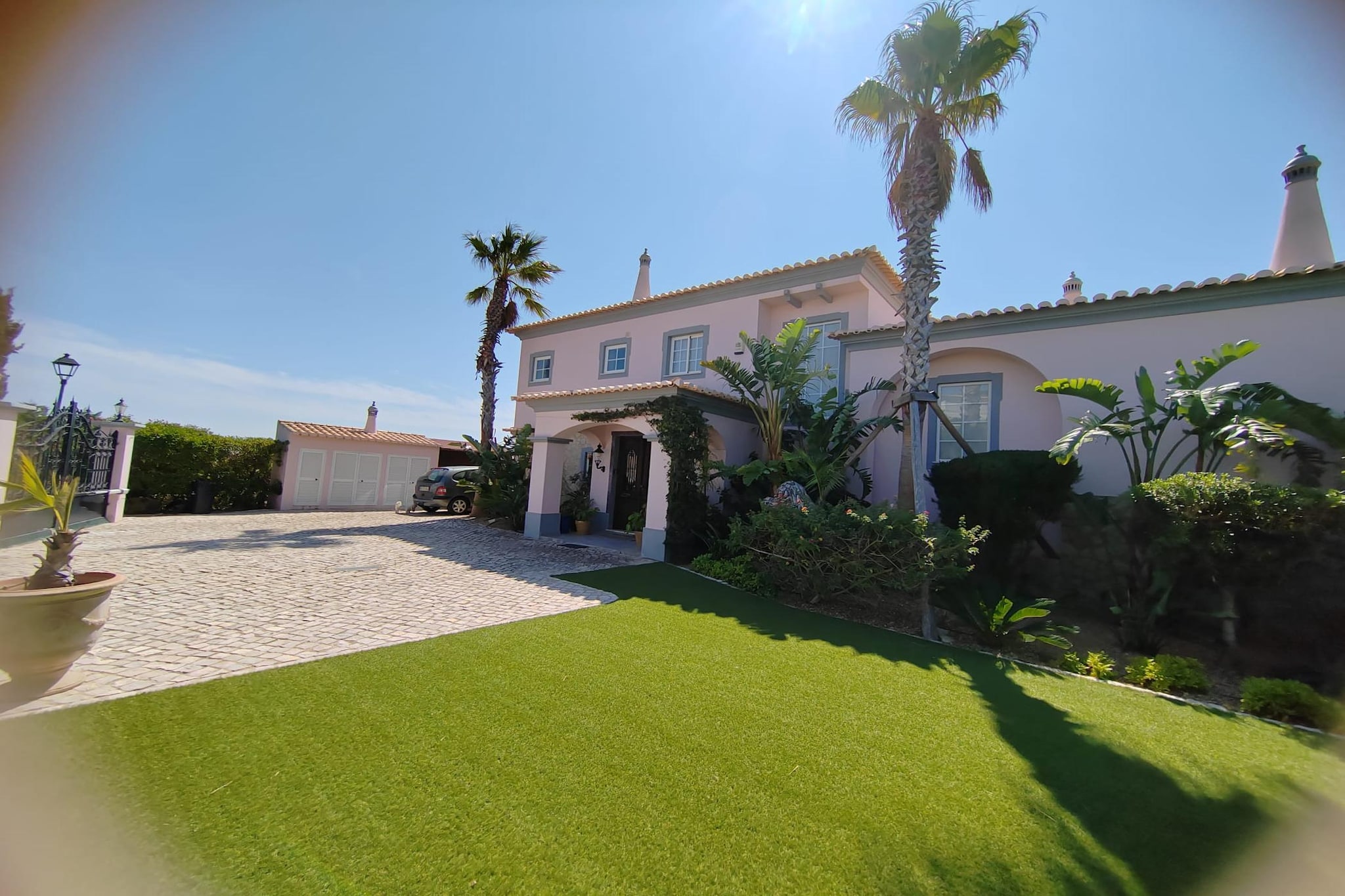 Surga-Buitenkant zomer