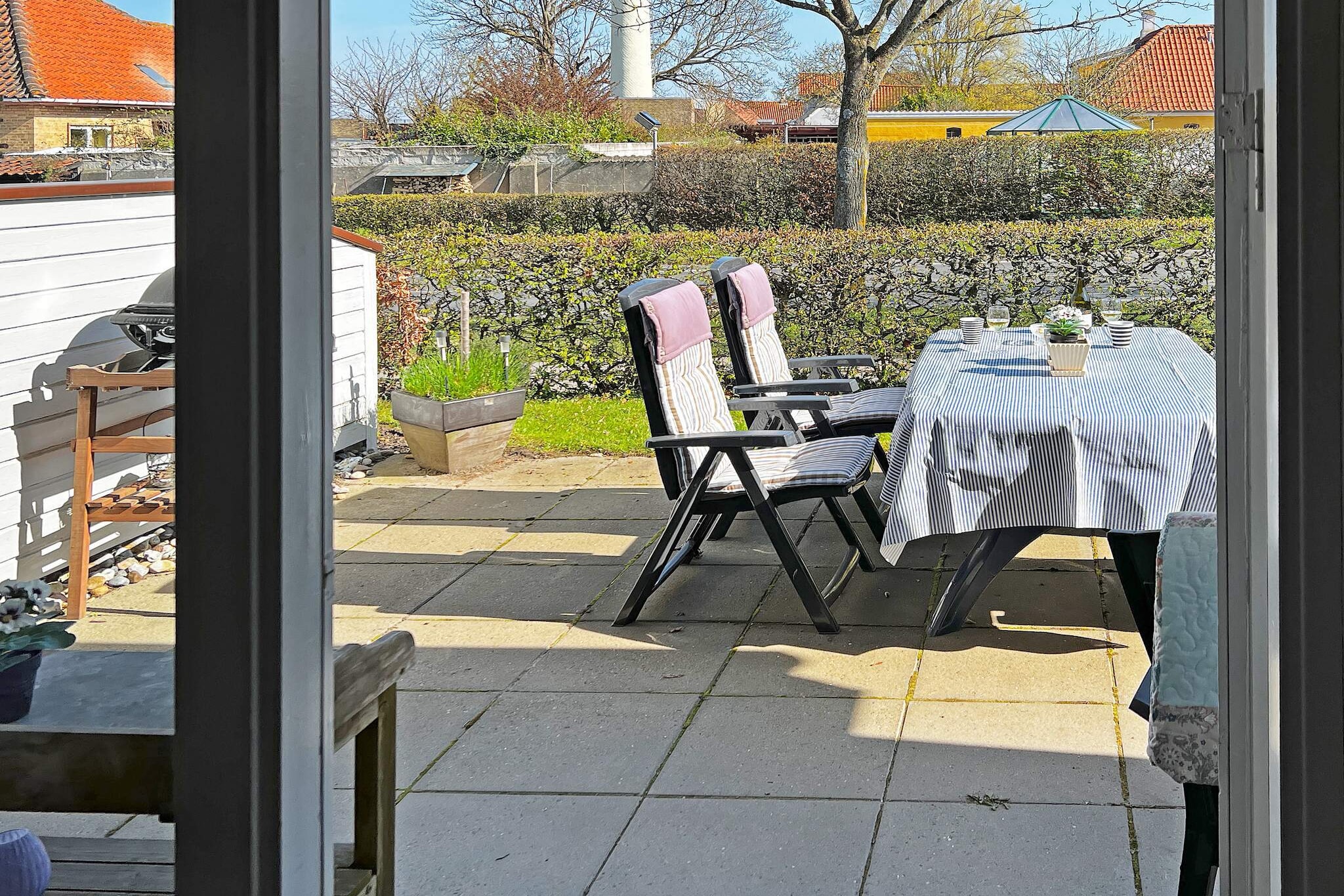 Internet Access DSL, Living room(2x single bed), Kitchen(cooker(electric), cooker(2 ring stoves), coffee machine, fridge(+ freezer)), Living/bed room(TV, chromecast), bedroom(2x single bed), bathroom(washbasin, shower, toilet), balcony or terrace, heating(electric), garden, garden furniture, air to air heatpump