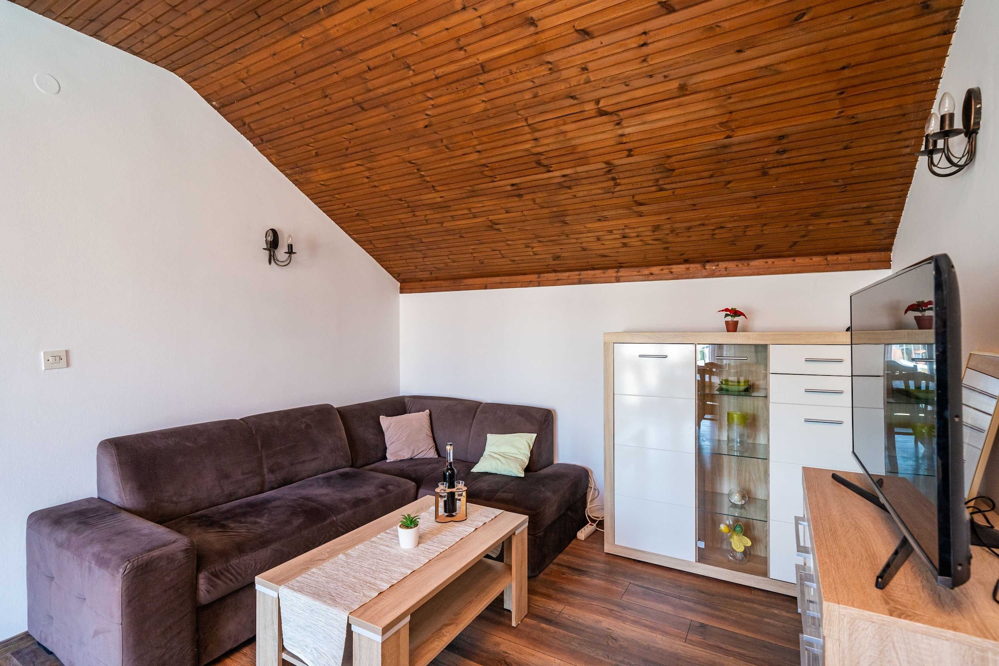 Apartment Dorica is situated in Lapad neighborhood in Dubrovnik, 14min drive away from the historic Old City and a short walk away from the best beaches Dubrovnik has to offer.
Terrace fitted with outdoor furniture and outdoor dining area are at your disposal.
Luggage storage is possible prior to check in and after check out. Baby cot is available. 
Washing machine, iron and ironing board are also at guests disposal.

This lovely one bedroom apartment with terrace is perfectly fit for two  people. It features free WiFi, air conditioning as well as SAT LCD TV. The open space living
room comes with sofa and sitting area, and it's combined with the equipped kitchen and dining area. The private bathroom comes with shower and toilet.
Free toiletries (shampoo, soap and toilet paper), hair dryer as well as linens and towels are at your disposal.

This location is perfect for guests who love to enjoy the sun and the sea, being close to the tourist center, but far enough to avoid the crowds. The nearest beach is located 300 m away from the property.  The nearest market can be found at 100 m distance. Many shops, restaurants, cafes, parks and a famous Lapad promenade are located less then 1 km away, as well as tennis courts, green market and a movie theater.  The pharmacy can be found in 100 m range.

Dubrovnik Bus Station and Ferry Port, connecting the mainland with various Dalmatian islands, are 2 km  away while Dubrovnik Airport is 22 km away.