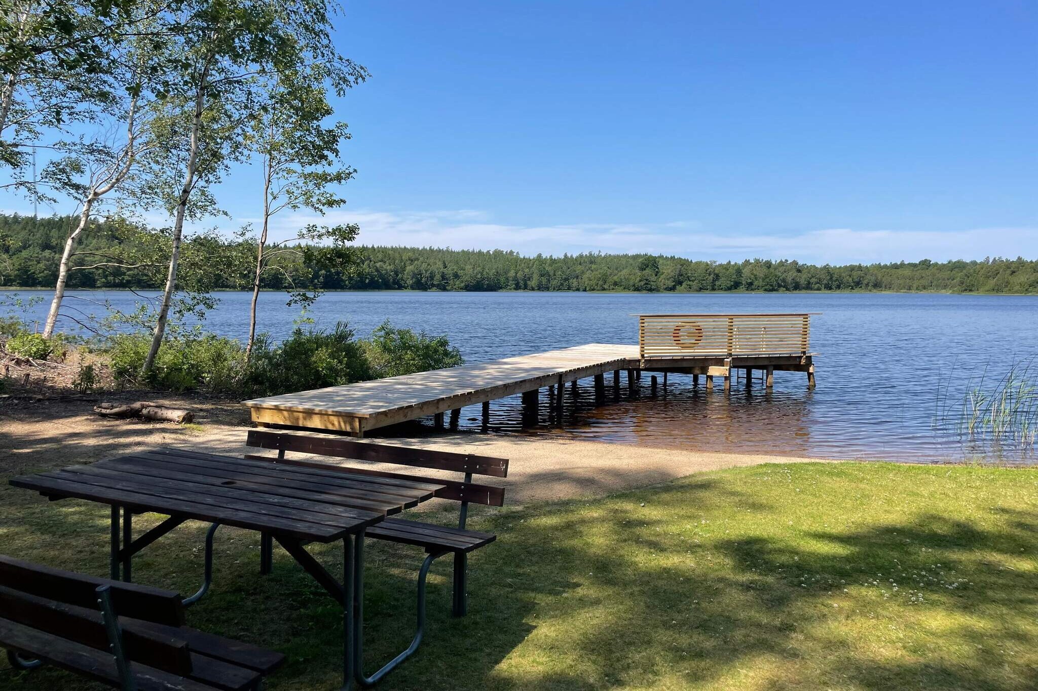 Bright Holiday House by the Lake