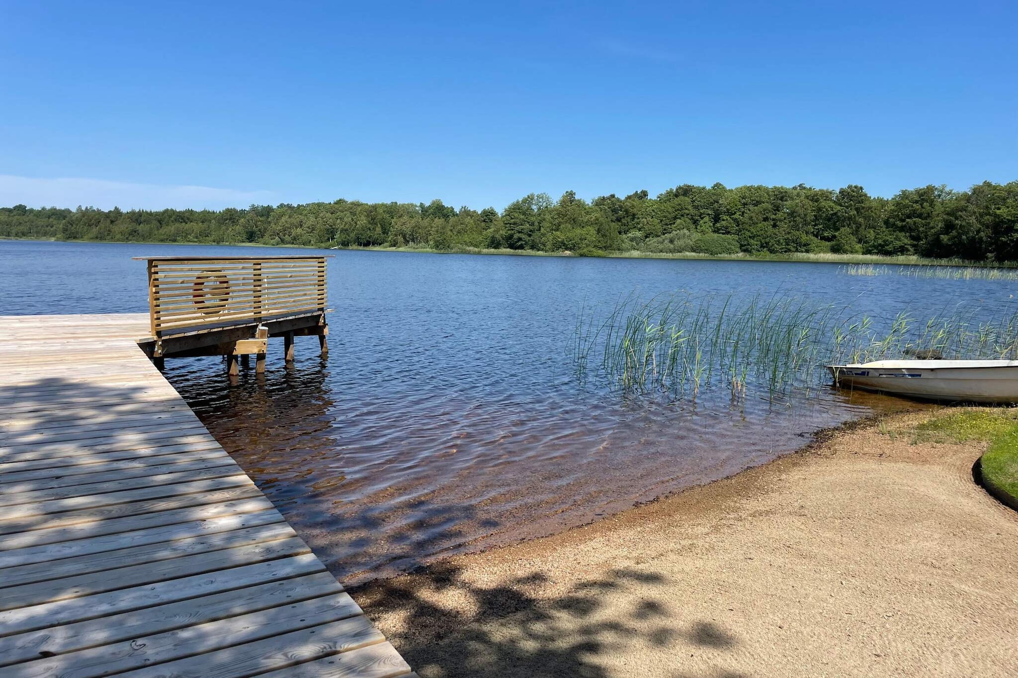 Licht vakantiehuis aan het meer-Buitenlucht