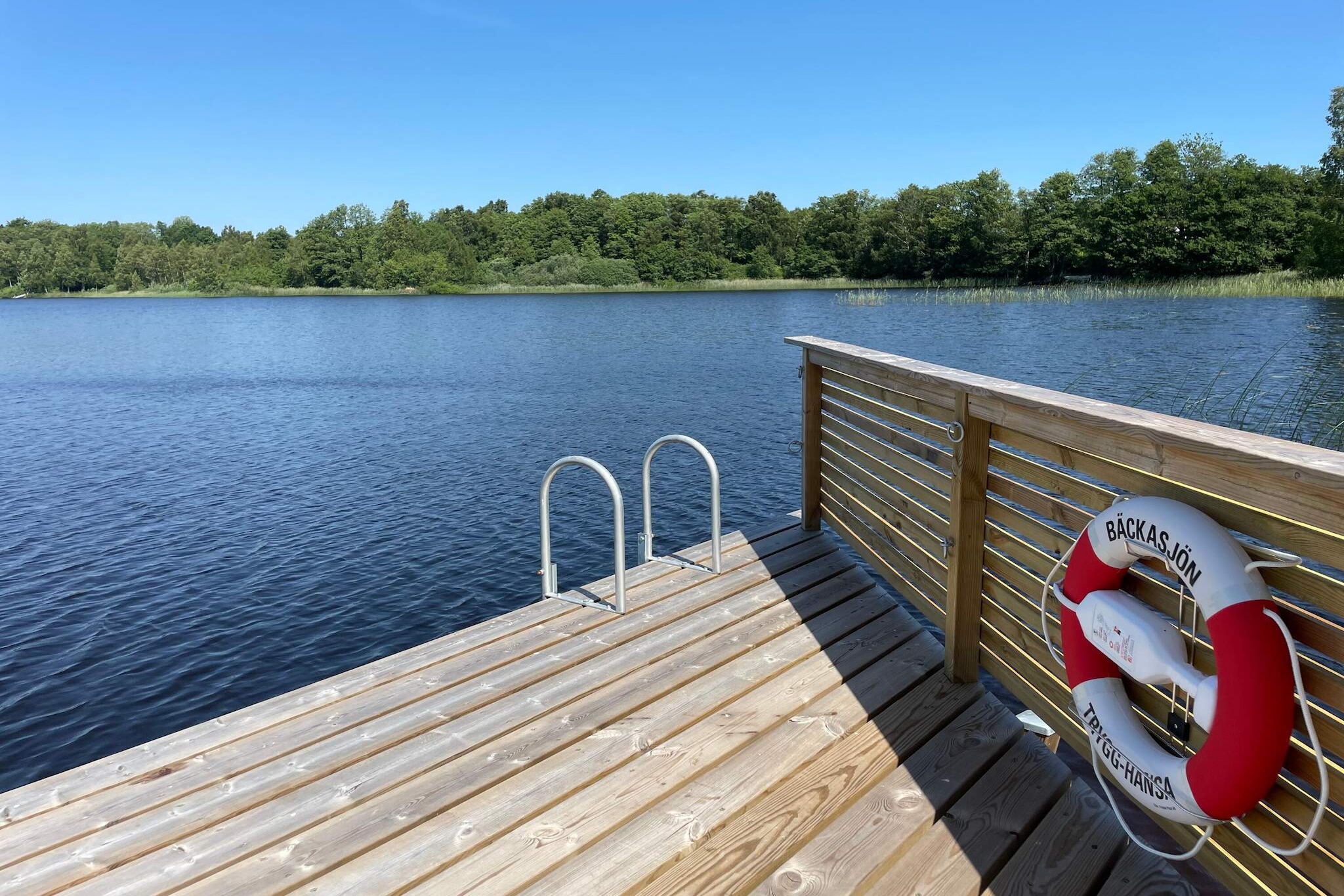 Licht vakantiehuis aan het meer-Buitenlucht