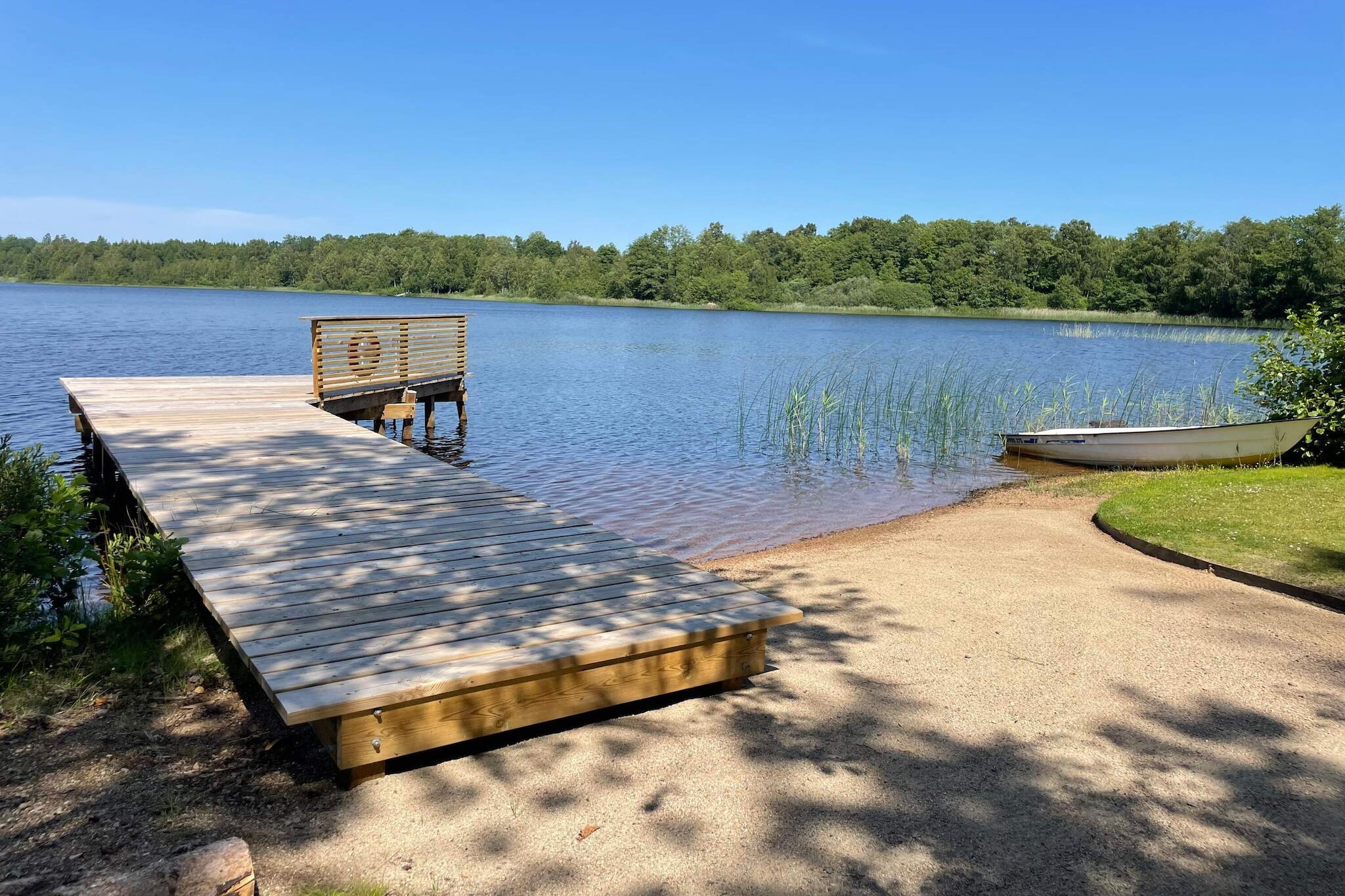 Licht vakantiehuis aan het meer-Buitenlucht