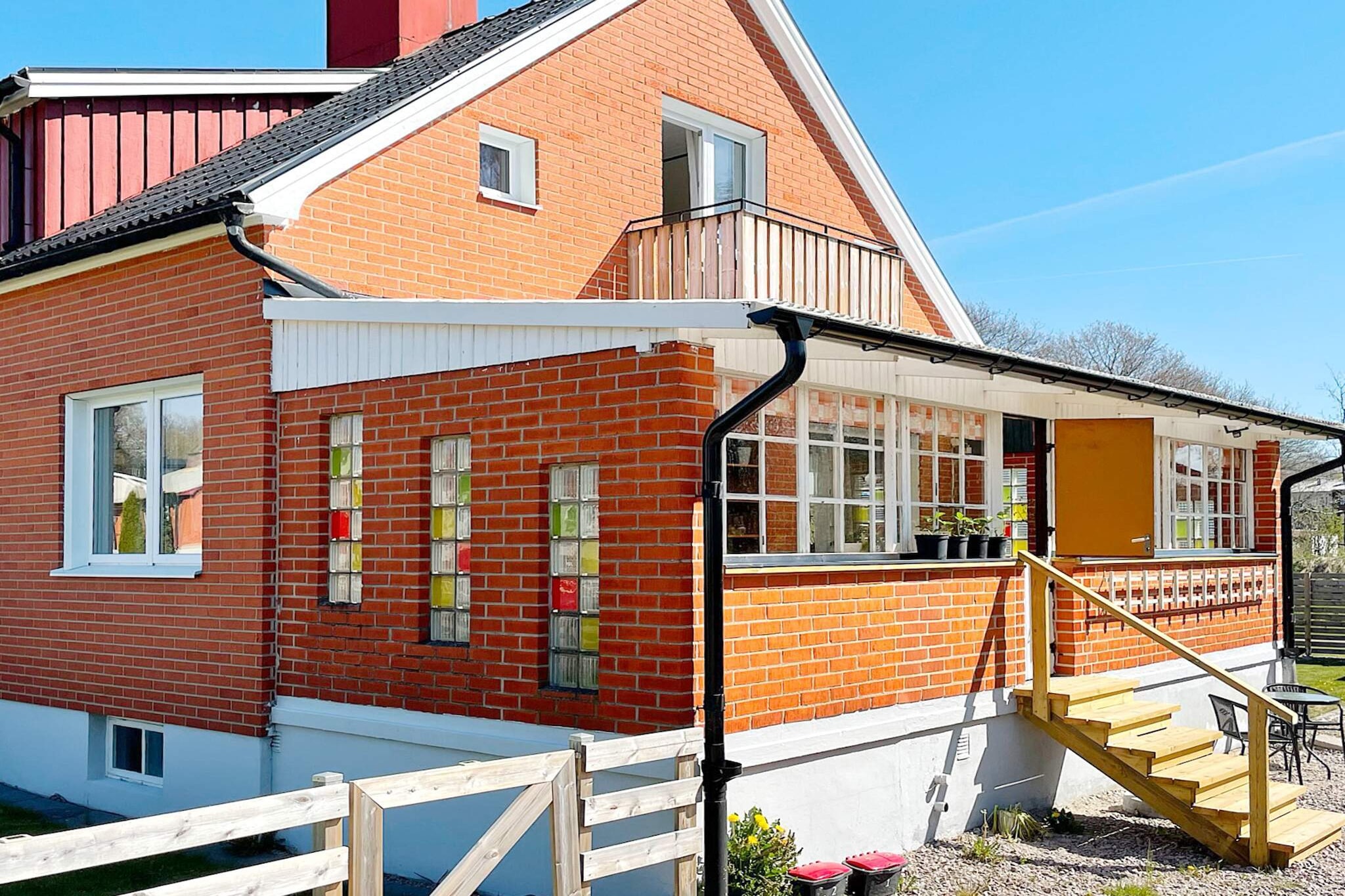 Internet Access DSL, Kitchen(stove(induction), coffee machine, dishwasher, fridge-freezer), Living/bed room, bedroom(double bed), bedroom(single bed), bedroom(single bed), bathroom(tumble dryer, bath tub, washbasin, toilet, washing machine), bathroom(washbasin, shower, toilet), veranda, balcony, garden furniture, parking, deckchairs