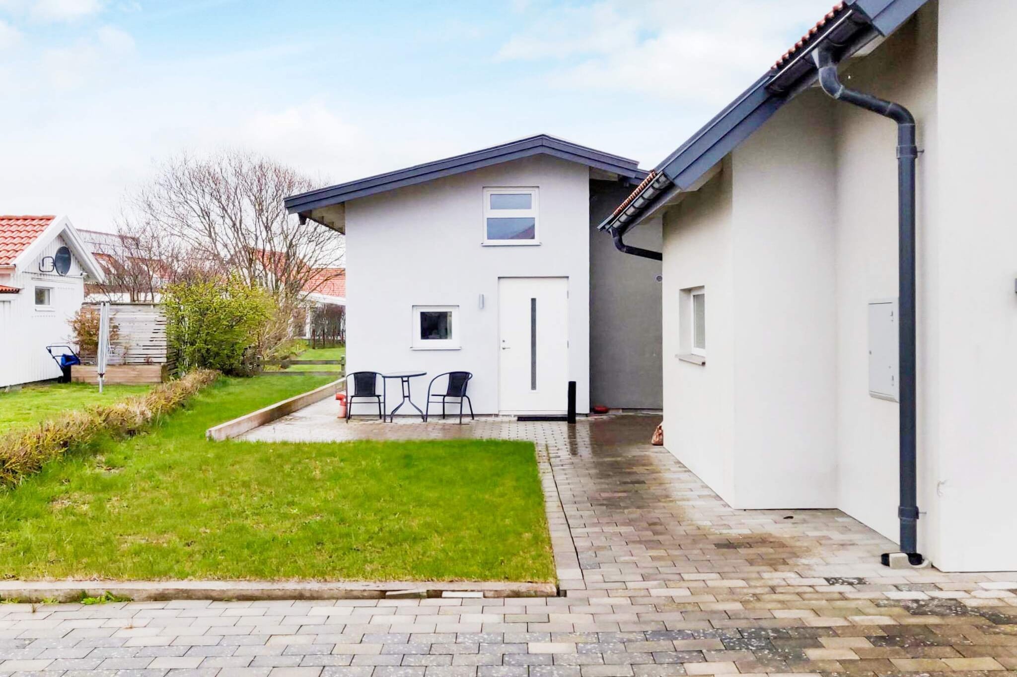 A spacious, bright and fresh annex next to the main house which is also rented out. This newly built and modern annex is located in one of the best locations on the coast of Halland, within walking distance to the fine beach. Perfect for a couple or as a complement to the big house. On the ground floor you have a living room with an open kitchen, dining area and a sofa bed for two people. The bathroom is fully tiled with a shower. Up a nice flight of stairs on the spacious sleeping loft there is a double bed and a single bed. The annex has comfortable underfloor heating. There are two patios to choose from depending on sun and shade. A patio overlooks a green area. The nice beach is just a bathrobe away. For the larger party, cabin 56791 can be rented to which is on the same plot. Glommen has a picturesque fishing and boat harbour. There is both a shop and a summer restaurant here. North of the community, fine sandy beaches spread out. South of the community, Morup's seaweed is the place for you. The reserve is one of Sweden's finest birding areas. During late summer and autumn, it is possible to see most of the country's waders, often in large numbers. The reserve also has one of the few grazed dune moors in Halland. From the cottage you are close to the lovely summer towns of Falkenberg and Varberg. The area also invites you to nice walks or bike rides.