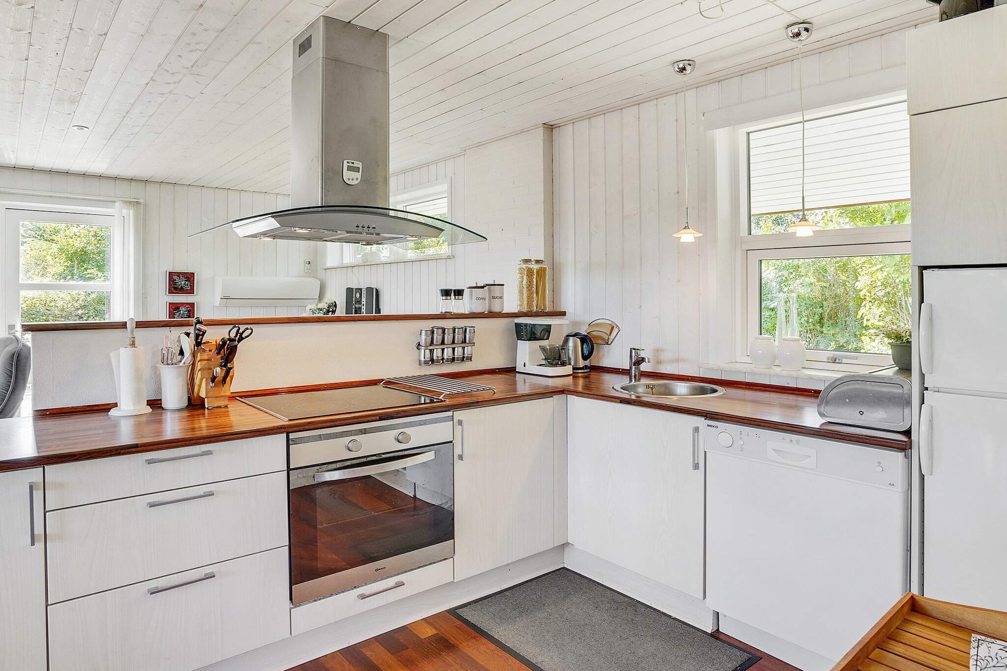 Living room(TV, CD player, stereo unit), Kitchen(cooker(electric), coffee machine, microwave, dishwasher, fridge(+ freezer)), bedroom(double bed), bedroom(double bed), bathroom(washbasin, shower, toilet), heating(electric), terrace, garden, garden furniture, sun loungers, play equipment