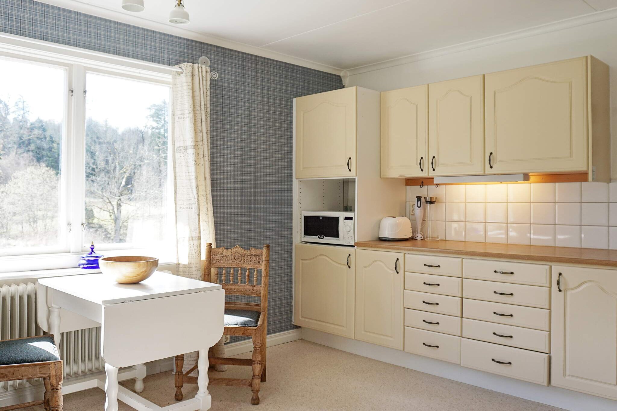 Internet Access DSL, Kitchen(cooker(electric), coffee machine, microwave, dishwasher, fridge-freezer, high chair, water from well), Living/bed room(double folding bed), bedroom(double bed), bedroom(double bed), bedroom(single bed, 2x bunk bed), bathroom(washbasin, shower, toilet), bathroom(washbasin, toilet), tumble dryer, washing machine, balcony, heating(central), garden, garden furniture, parking