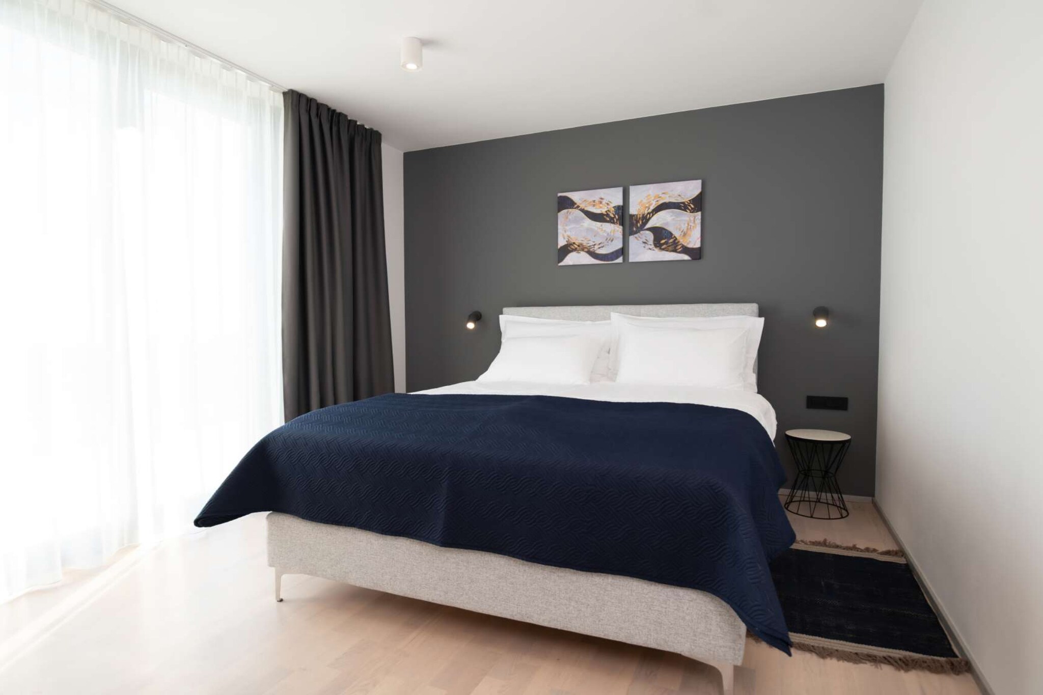 Ground floor: (Living room(double sofa bed, decorative fireplace), dining room(dining table), Kitchen(stove, toaster, coffee machine, oven, combination microwave, dishwasher, freezer), bedroom(double bed), bathroom(shower), recreation room(TV, party games), air conditioning)\n\nOn the 1st floor: (bedroom(double bed), bedroom(double bed), bedroom(double bed, TV), bathroom(shower, toilet), bathroom(shower, toilet), bathroom(shower, toilet), seating area, hot tub, balcony or terrace, balcony or terrace)\n\noutdoor kitchen, hot tub, garden, parking, private outdoor pool