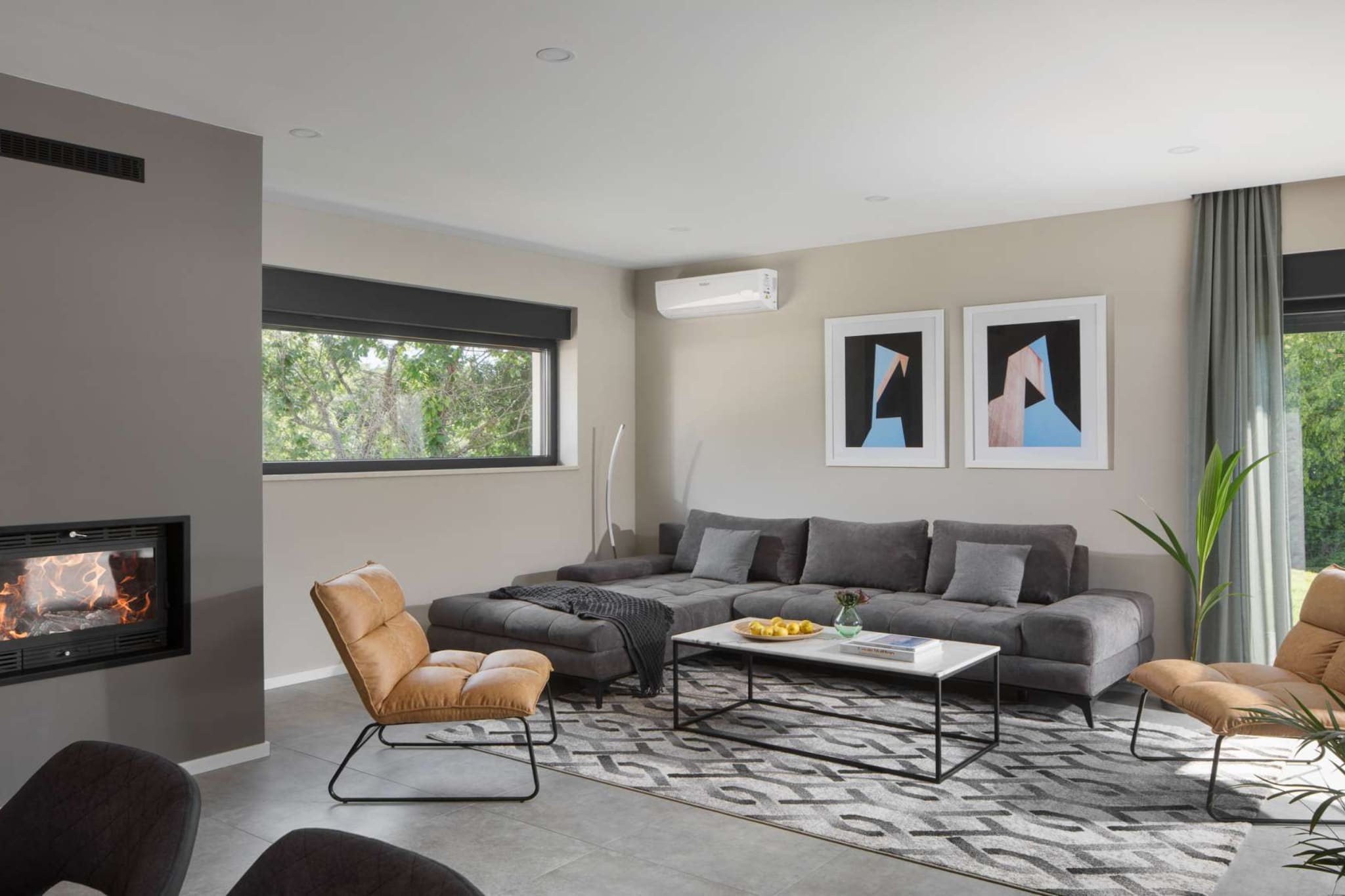 Ground floor: (Living room(TV, seating area), Kitchen(stove, toaster, coffee machine, oven, combination microwave, dishwasher, freezer), Bedroom with bathroom(double bed, shower), fitness room(table football, fitness equipment), air conditioning)\n\nOn the 1st floor: (bedroom(double bed), bedroom(bunk bed or 2 single beds), bathroom(bathtub with shower, toilet, bidet), bathroom(shower), bathroom(shower, toilet))\n\noutdoor kitchen, balcony or terrace, garden, parking, private outdoor pool