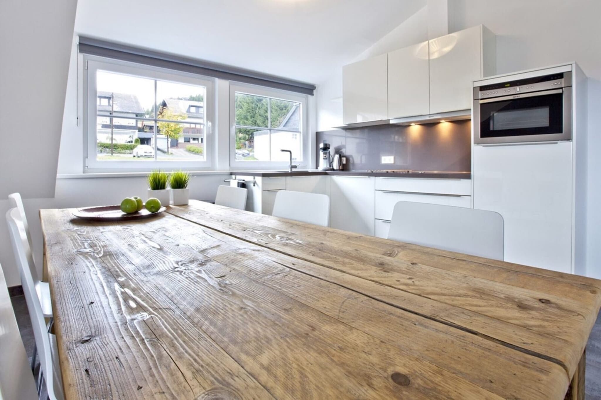 This cozy 6-person apartment with a balcony and garden chairs is on the second floor. The apartment features beautiful, handcrafted furniture that makes it cozy and comfortable. The living room has a corner sofa with 2 chairs and a dining table with 6 chairs. There is a TV with DVD player, Fox Sport and Film 1 Channel are available. The luxurious kitchen is equipped with all appliances and cooking utensils. The 2 bedrooms have comfortable beds and are extra long. One bedroom has a double bed with bunk beds and the other bedroom has a double bed. The bathroom has a shower, a sink and a toilet. For the children there is a playground and a trampoline. On the ground floor, children can let off steam with the Playstation, table football, chalk board and various children's toys. There is also a room for your ski equipment. If you require a high chair or a cot, please request this when booking.
In the vicinity of the apartment there are many beautiful cycling and hiking trails. There is a playground 50 m from the apartment and a swimming pool 150 m away. Neuastenberg has nice restaurants and its own butcher and baker. The Sauerland is known for its many charming towns and beautiful nature. There are many interesting places in the vicinity. There is a lot for children to do and experience, e.g. B. a fun trip to Fort Fun, an adventure park with many attractions. You will find the small Postwiese ski area and a ski rental here. Downtown Winterberg is a 10-minute drive from the apartment.