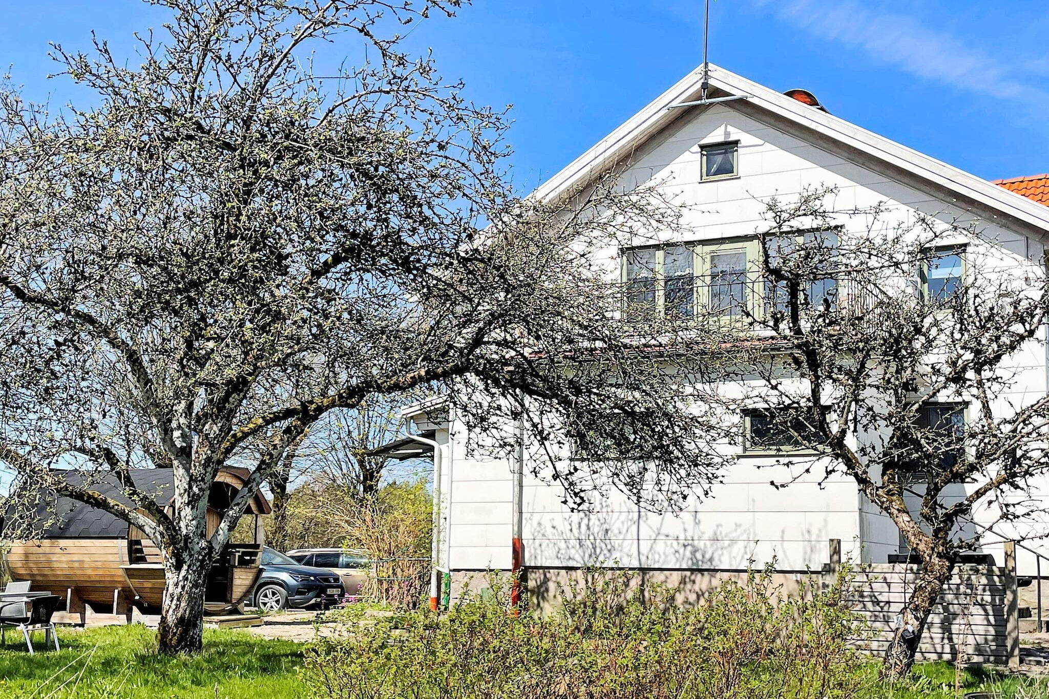 Welcome to a relaxing and scenic stay in Bollebygd. This cozy apartment is located on the second floor of a charming villa. The apartment has a separate entrance and is fully furnished with everything you need for a comfortable stay. From the hall you go up to the second floor, here are two large bedrooms, one bedroom has a bunk bed and a sofa bed 180cm, the other bedroom has a comfortable double bed 180cm which will give you a good night's sleep. The bathroom is spacious and equipped with toilet and shower. The living room has a TV and a lovely sofa group with a table that you can sit and play board games. The kitchen is large and well equipped with everything you may need for cooking, from the kitchen you come out to the apartment's large balcony here you can enjoy the magical view of meadows, forest and grazing horses owned by the homeowner. If time permits, the owner can offer day trips on Icelandic horses for a fee. In addition to this, there is also a communal garden where you can relax and enjoy the beautiful outdoor life. If you want to go swimming with the family, there are many beautiful and charming bathing places to choose from and if you want to go hiking, you can try to walk the Sjuhärad trail that goes through beautiful environment and forest. For those who want to practice their swing and play golf, go to Hulta golf club 18 hole course. Warm welcome!