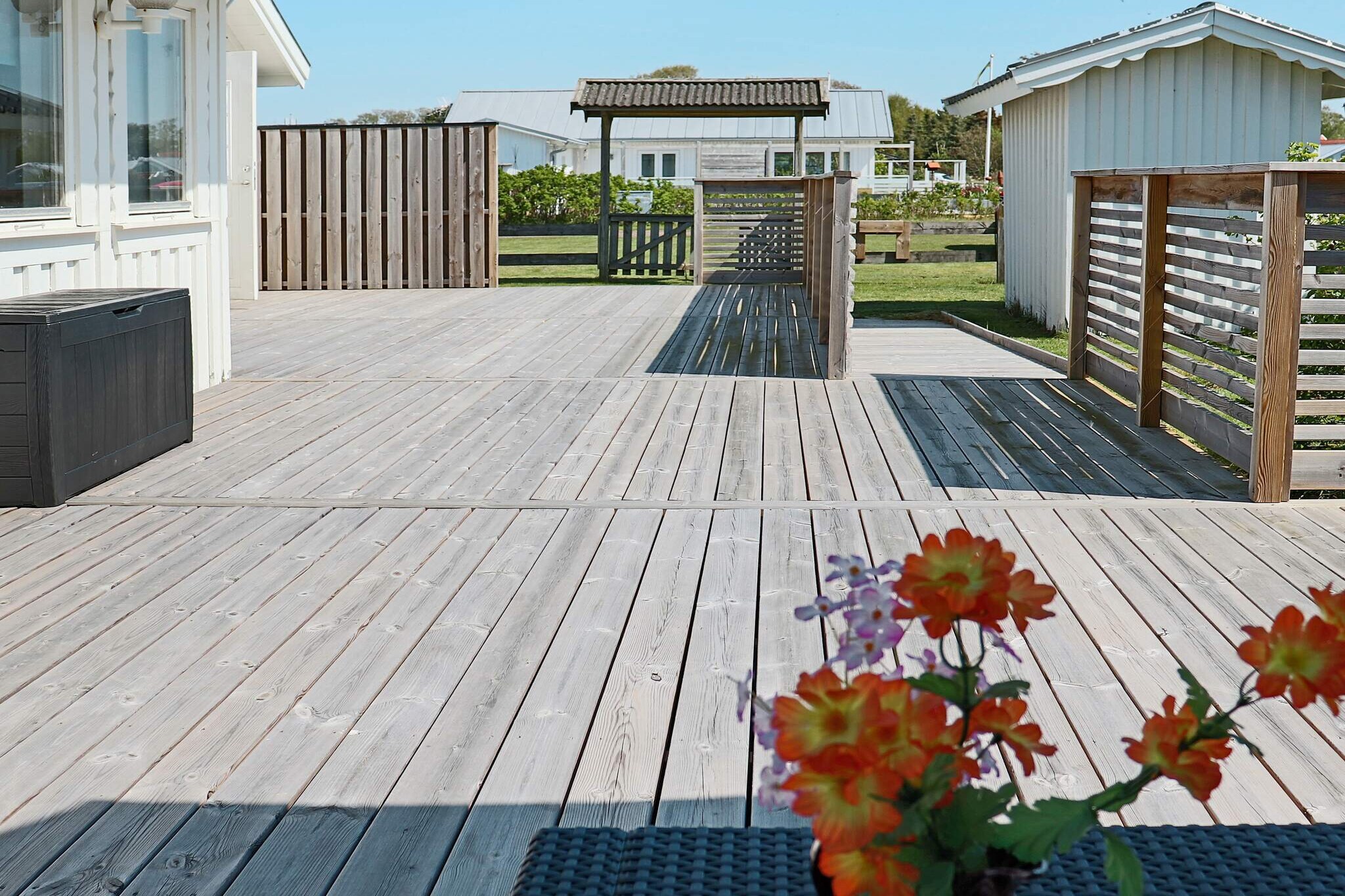 Annex: (2x single bed, single folding bed)\n\nKitchen(cooker(electric), hood, coffee machine, microwave, fridge-freezer), Living/bed room(single folding bed), bedroom(single bed), bathroom(washbasin, shower, toilet), balcony, heating(electric), terrace, garden furniture, parking