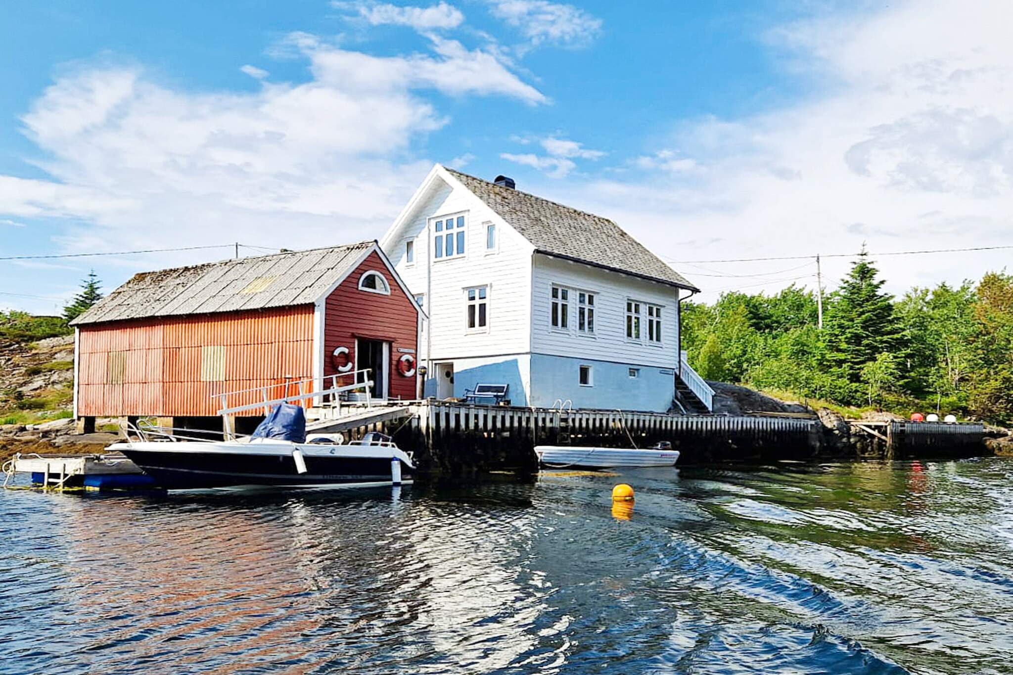 Holiday home on an island in the Sognefjord, an Eldorado for boating, fishing and diving. Locatde by the sea with a quay, floating jetty, shoreline, boathouse and large plot. About 2 hours from Bergen. Holiday home with beautiful surroundings. On the ground floor, there is a hallway with stairs to the attic, bathroom/laundry room, kitchen and living room. From the terrace, there is a door leading to the hallway and stairs to the attic. The living room is comfortably furnished with a sofa group and dining table and direct access to the terrace. Well-equipped kitchen. On the first floor, there are 2 bedrooms with a double bed and 2 small rooms, each with a single bed. TV and internet via fiber with German and international channels. Heat pump and wood stove. Lovely, large terrace of 40 m2 with garden furniture and an annex for storing garden cushions and barbecue. In addition to fishing and other activities, the holiday home is perfect for relaxing in quiet surroundings and hikes in the beautiful coastal landscape. The area has rich wildlife with seabirds and eagles, por-poises, otters, and the occasional small whale. Great for mountain hikes and experiences, like in the mountain Veten at 194 m.a.s.l. or Tjørefjellet and Lifjellet. Lots of mountain lakes where you can fish (remember fishing license). Close by, you find Skjerjehamn with the statue of Olav and local culture such as an annual festival with an impressive line-up of artists. This is an idyllic place we highly recommend, an old trading post that was refurbished in 2007, and where you can enjoy dinner and locally brewed beer in lovely surround-ings. The village of Byrknes with grocery stores and services is approximately 6 km away. Bergen, with its attractions, shops and restaurants, is just 1.5 hours' drive away. 3 boats for rent, located at the floating jetty directly below the holiday house. Bench for fileting fish. The holiday home is located on an island and the boat trip takes 2 minutes (150 m crossing). Owner will be present on arrival. Free parking in a shared car park at the marina.