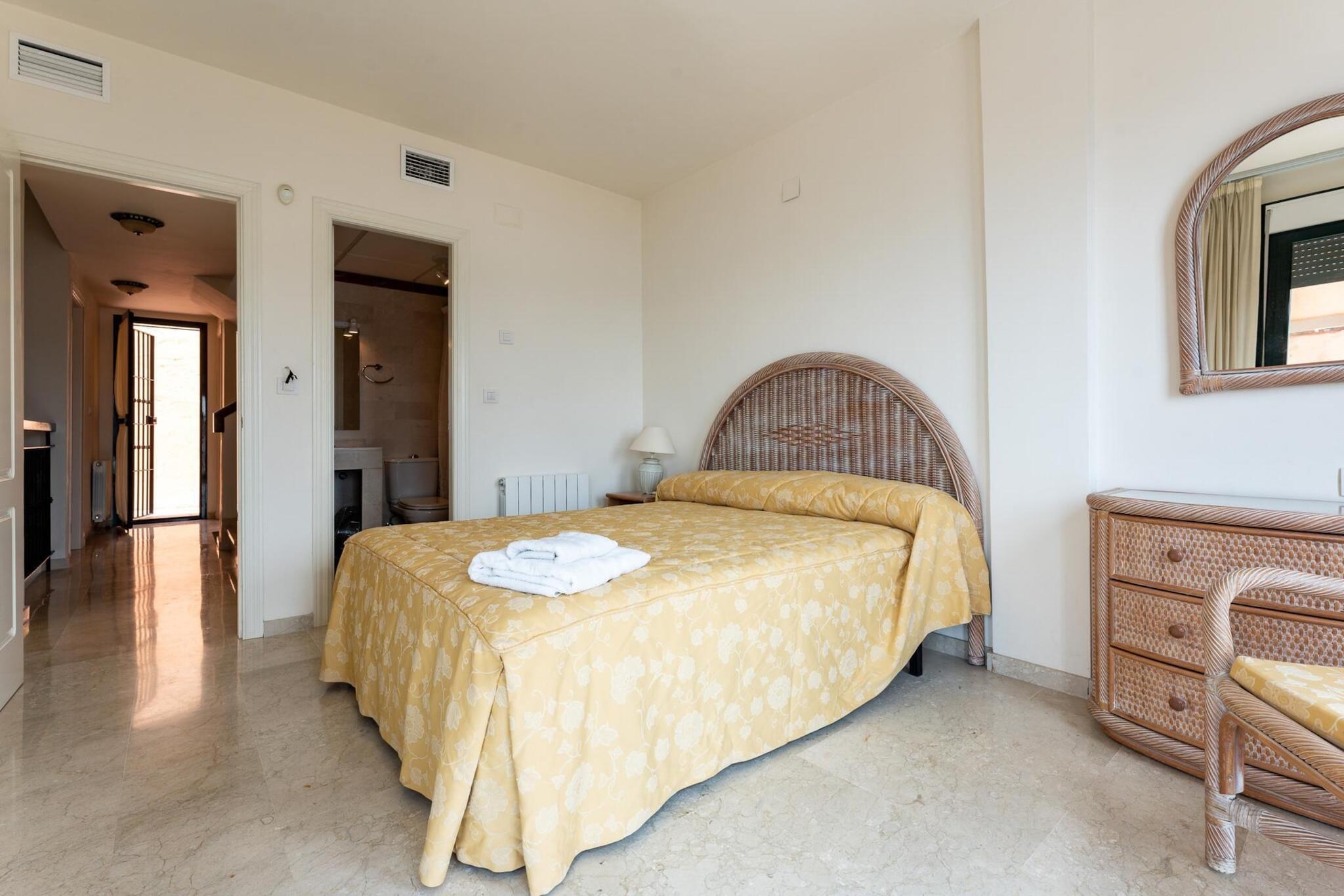 CT 237 GR - Carmenes Dream - Incredible Views-Schlafzimmer