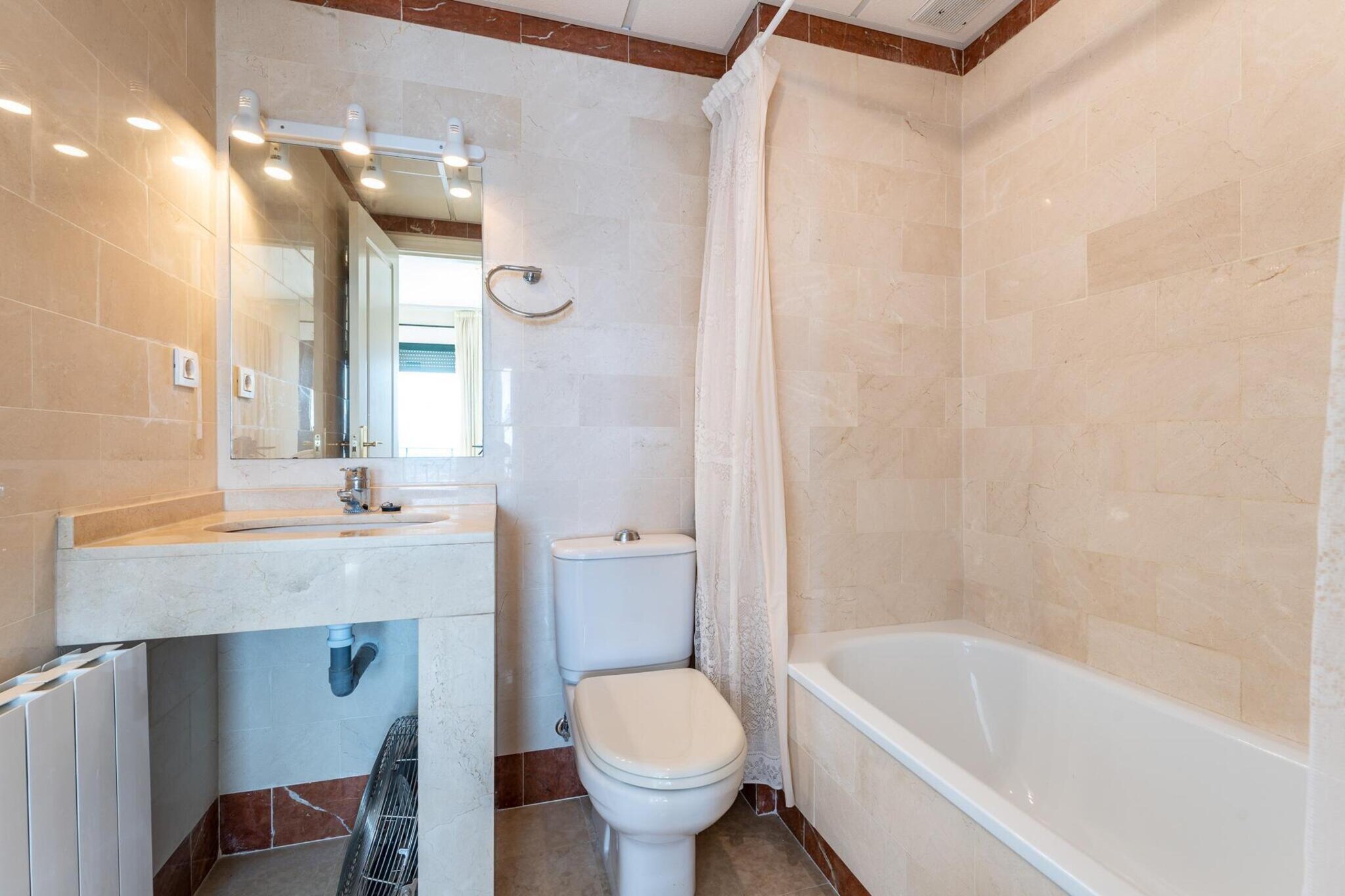 CT 237 GR - Carmenes Dream - Incredible Views-Badezimmer