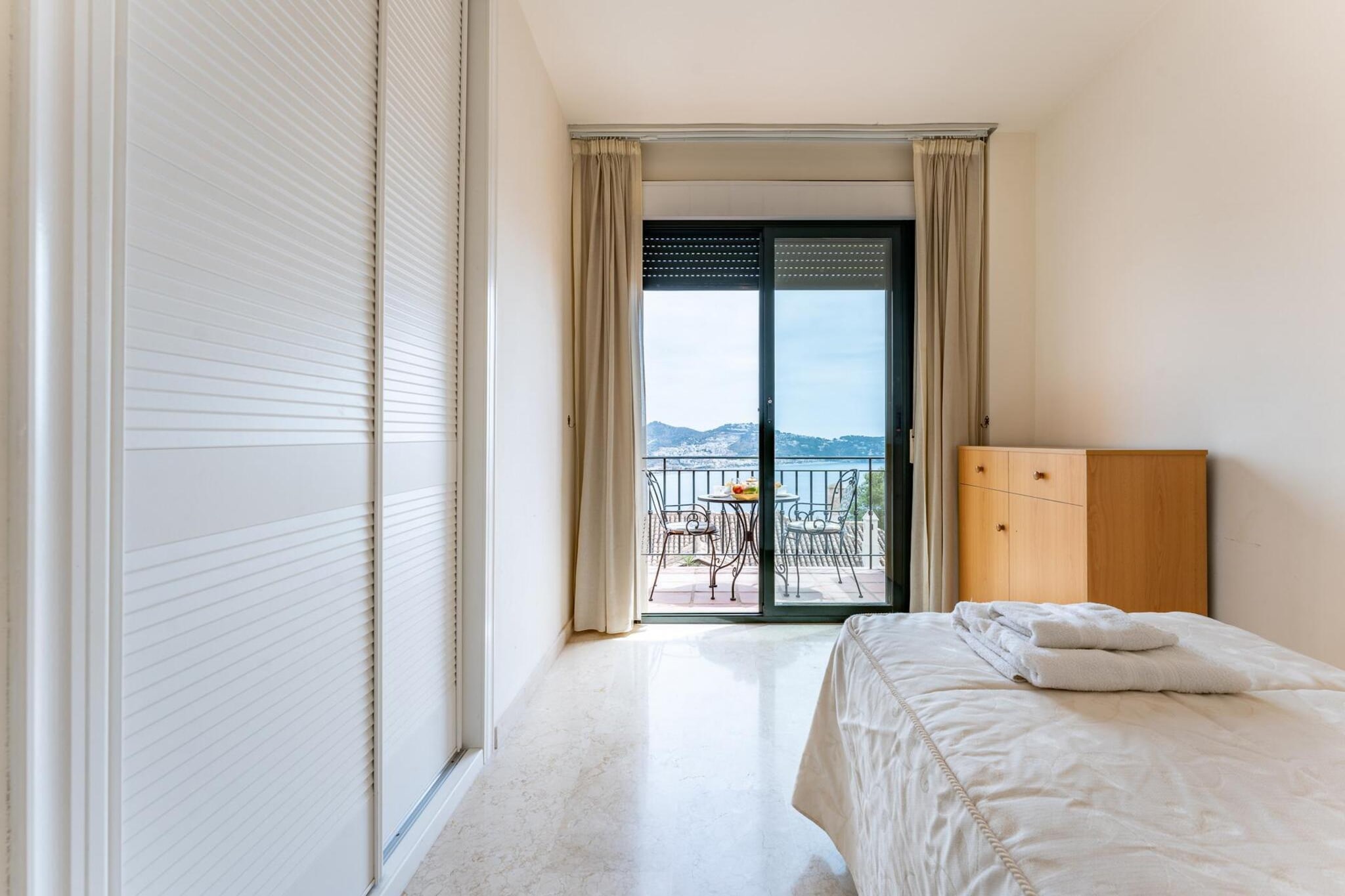 CT 237 GR - Carmenes Dream - Incredible Views-Schlafzimmer